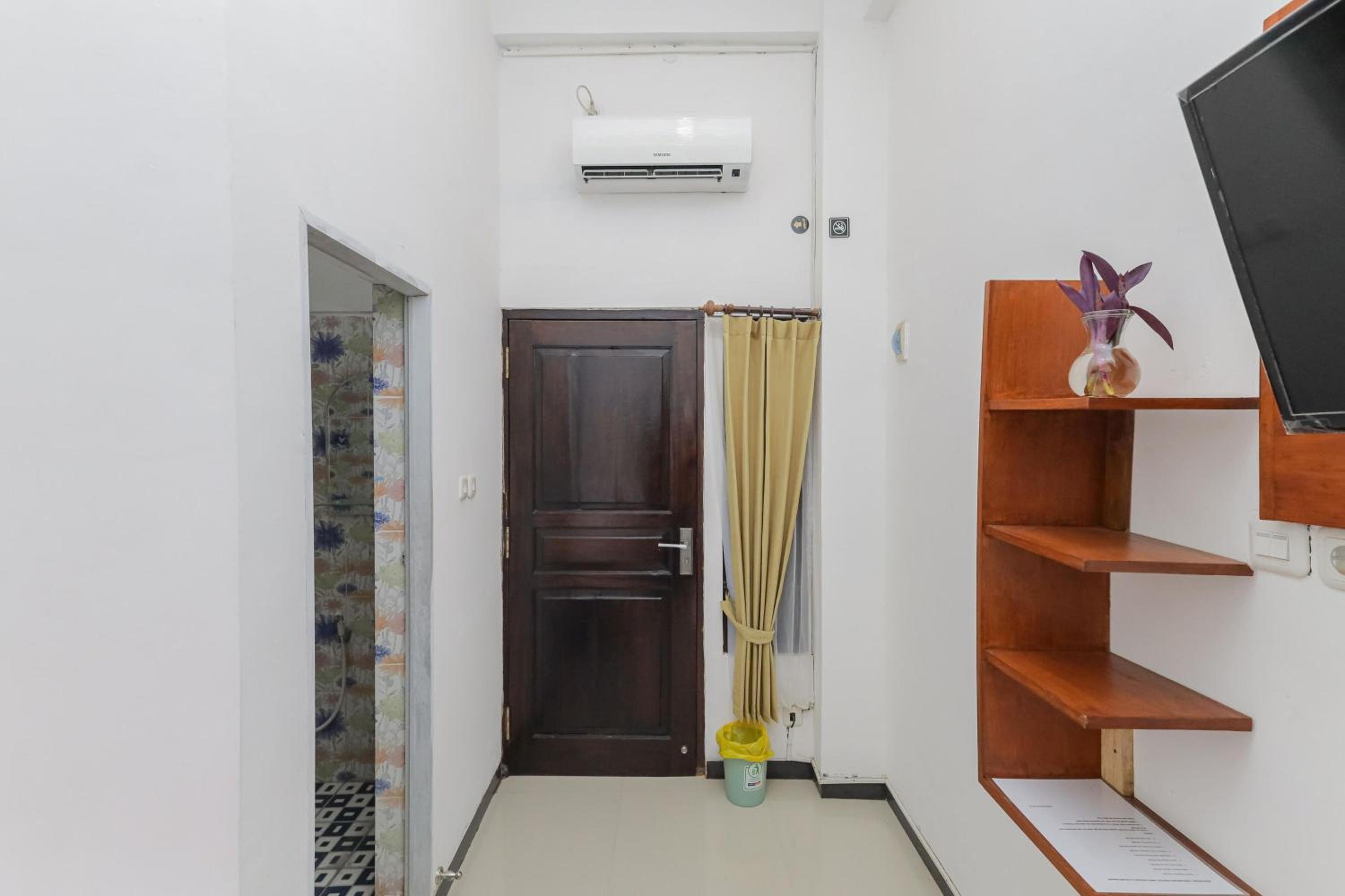 Standard Double Room - Photo 11