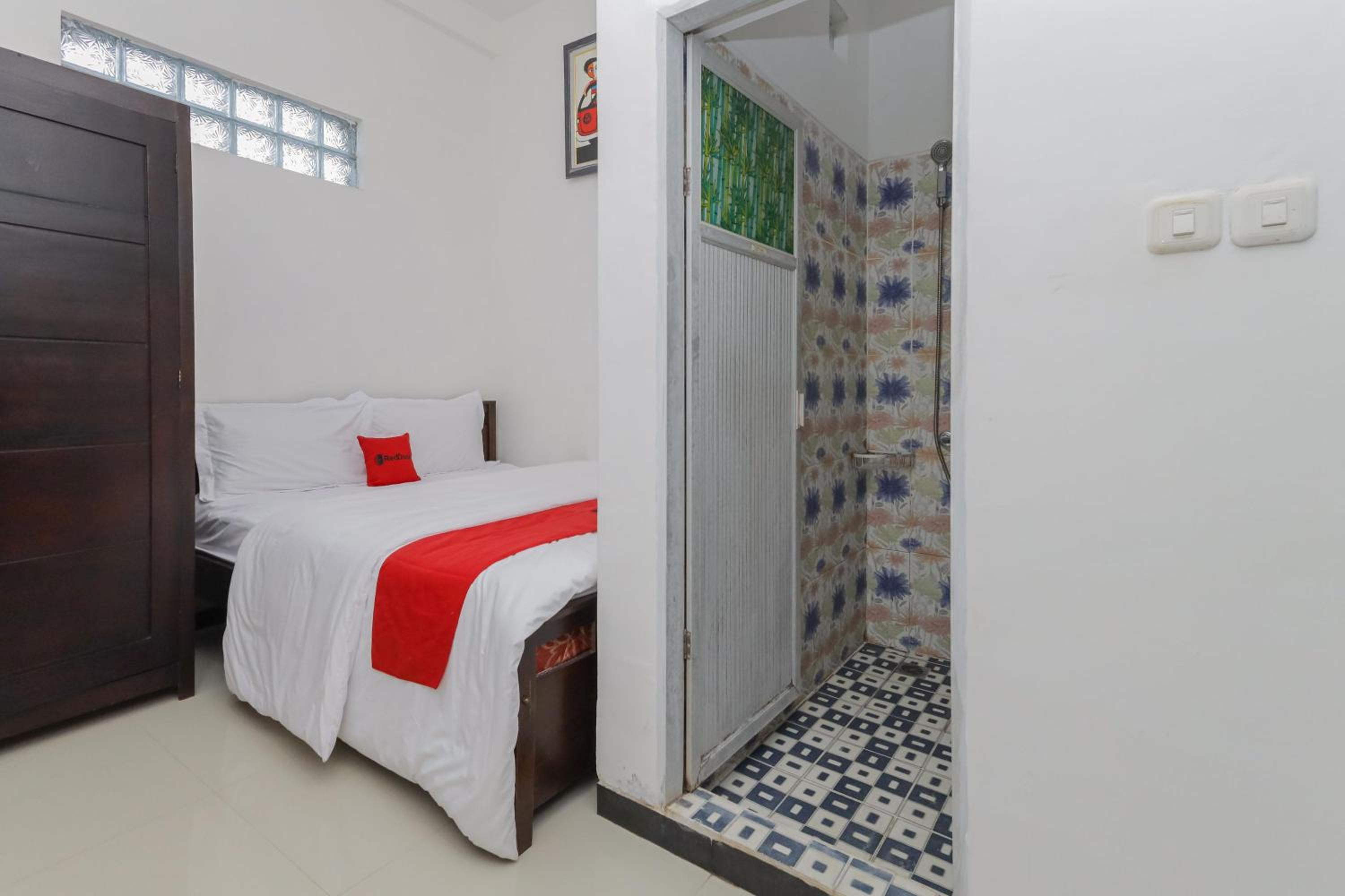 Standard Double Room - Photo 10