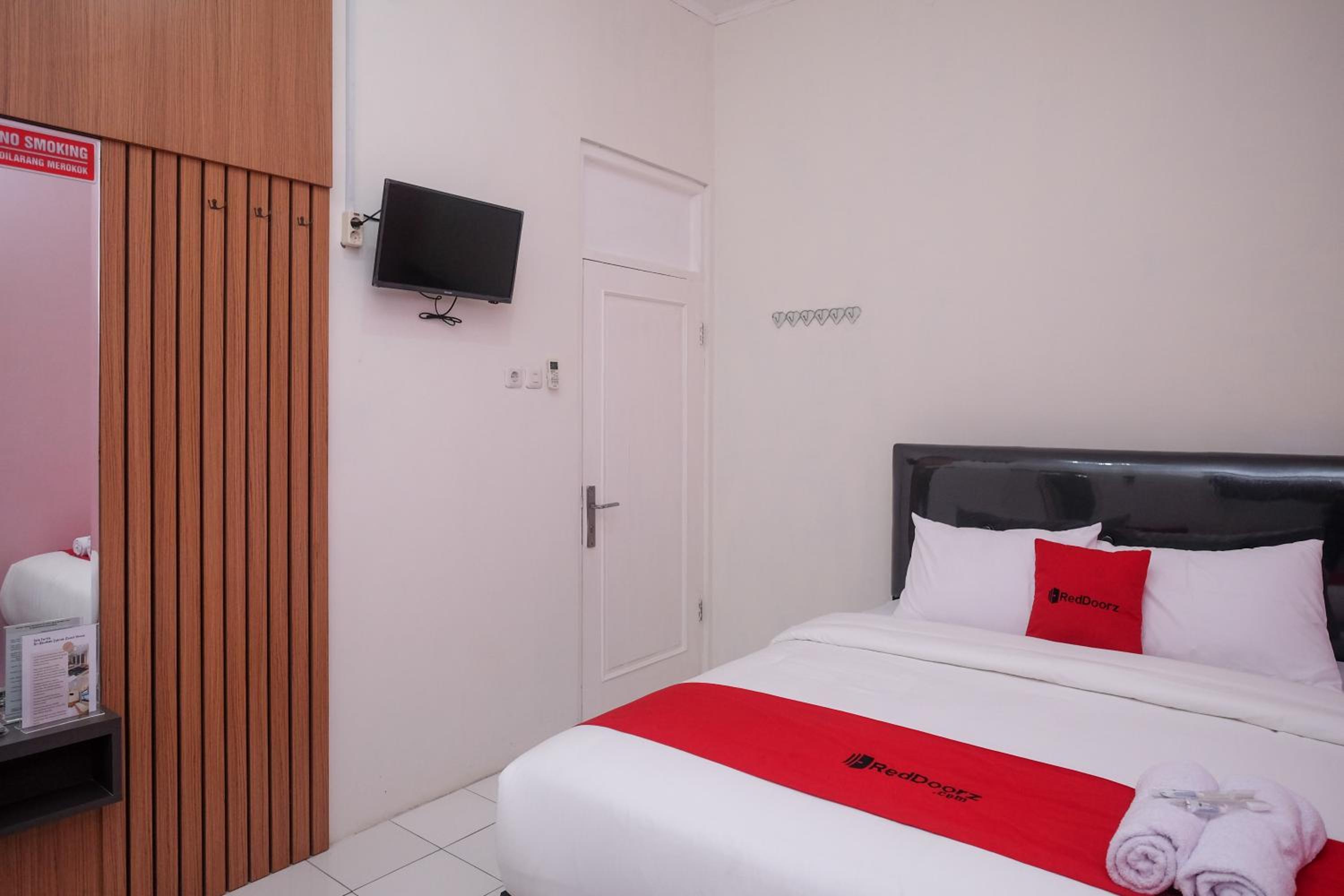Deluxe Room - Photo 11