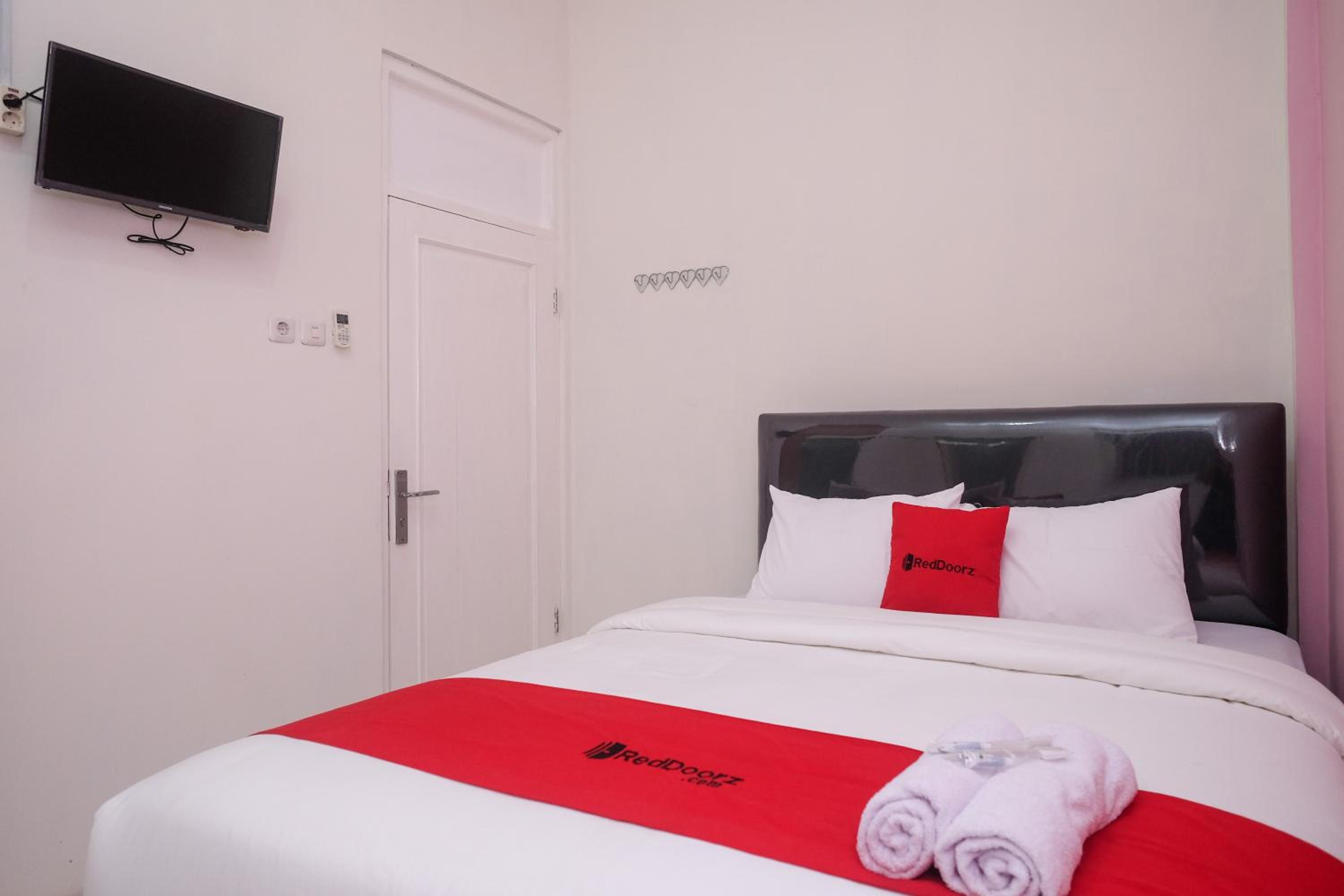 Deluxe Room - Photo 10