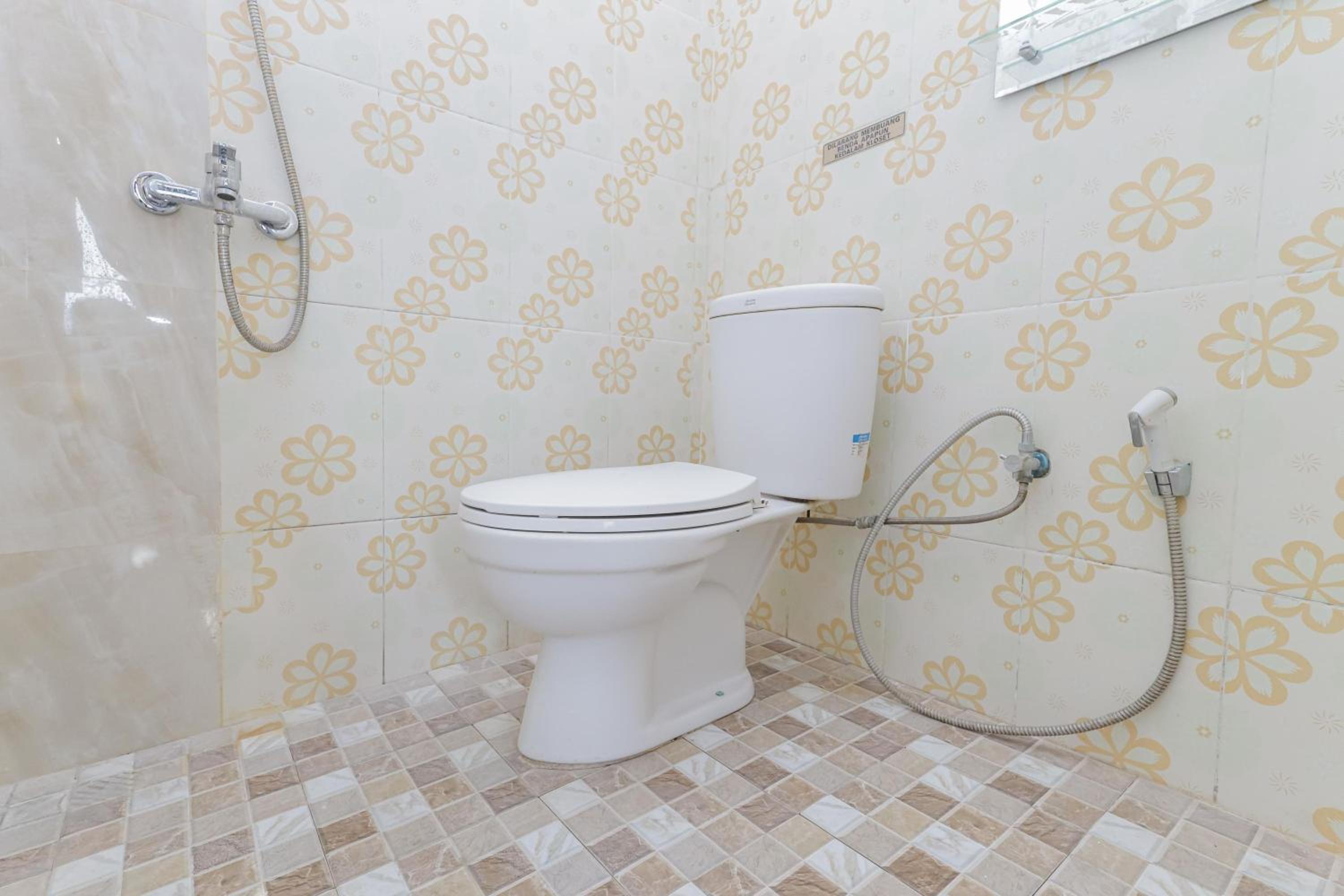 Standard Double Room - Photo 17