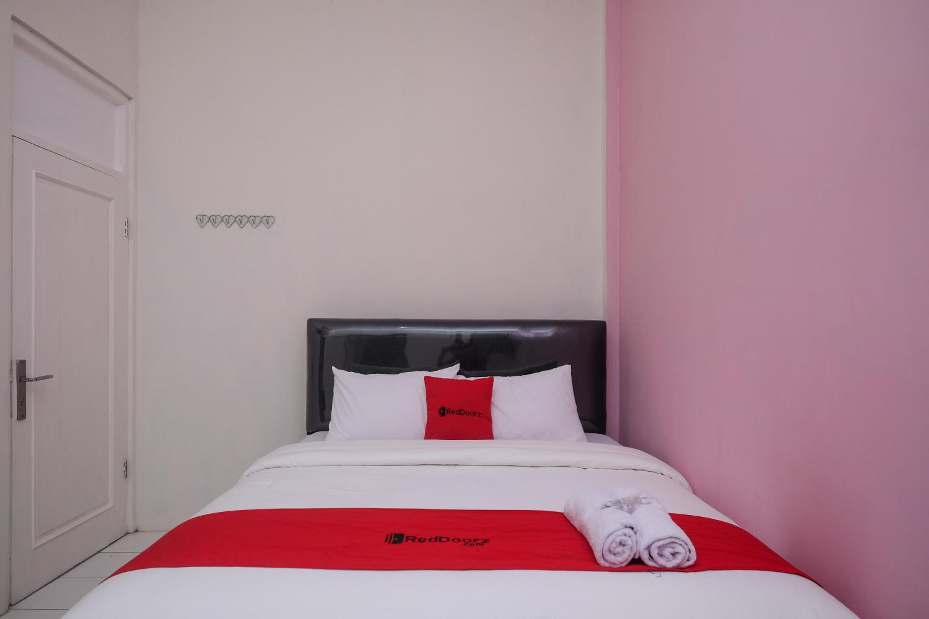 Deluxe Room - Photo 8