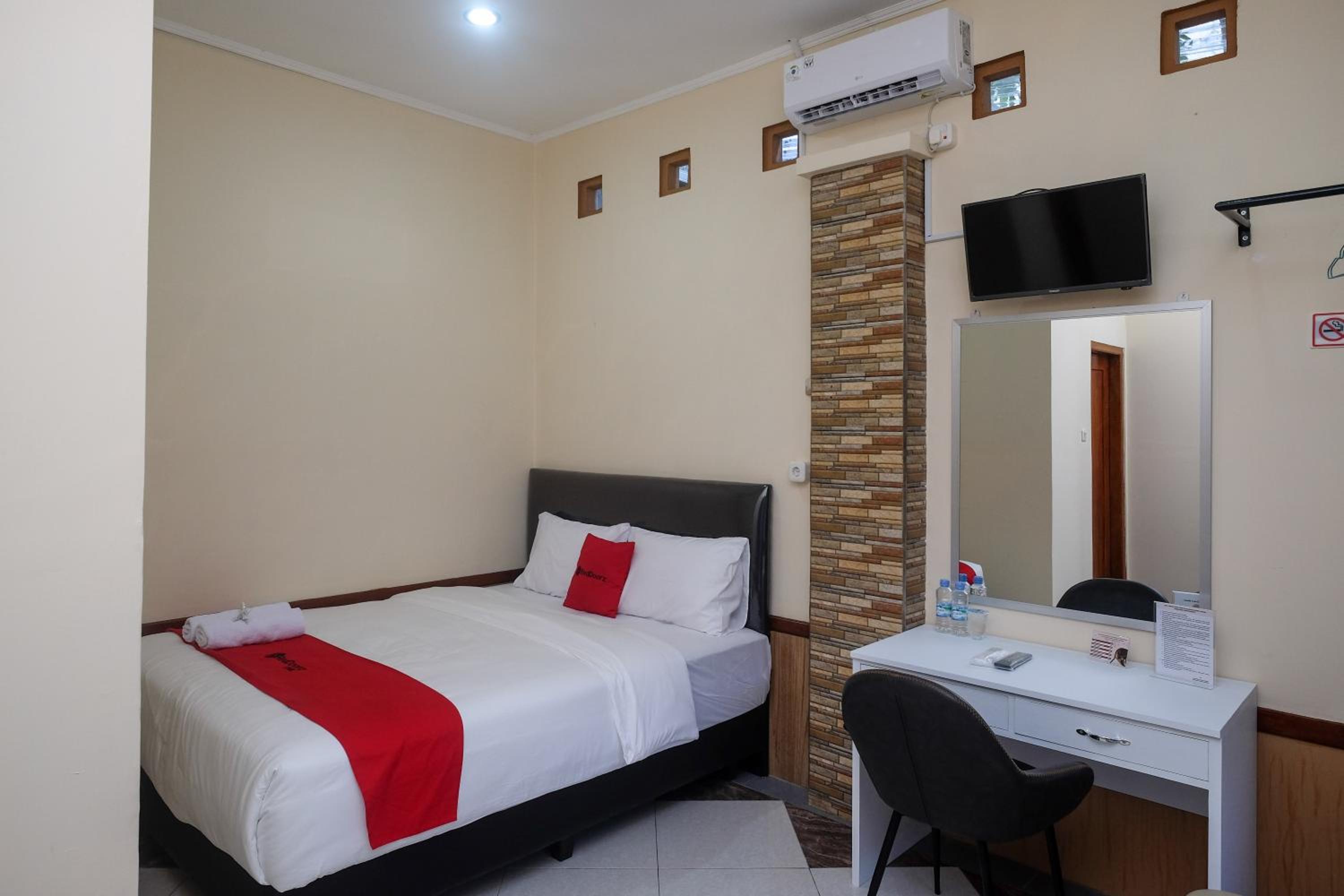 Deluxe Room - Photo 7