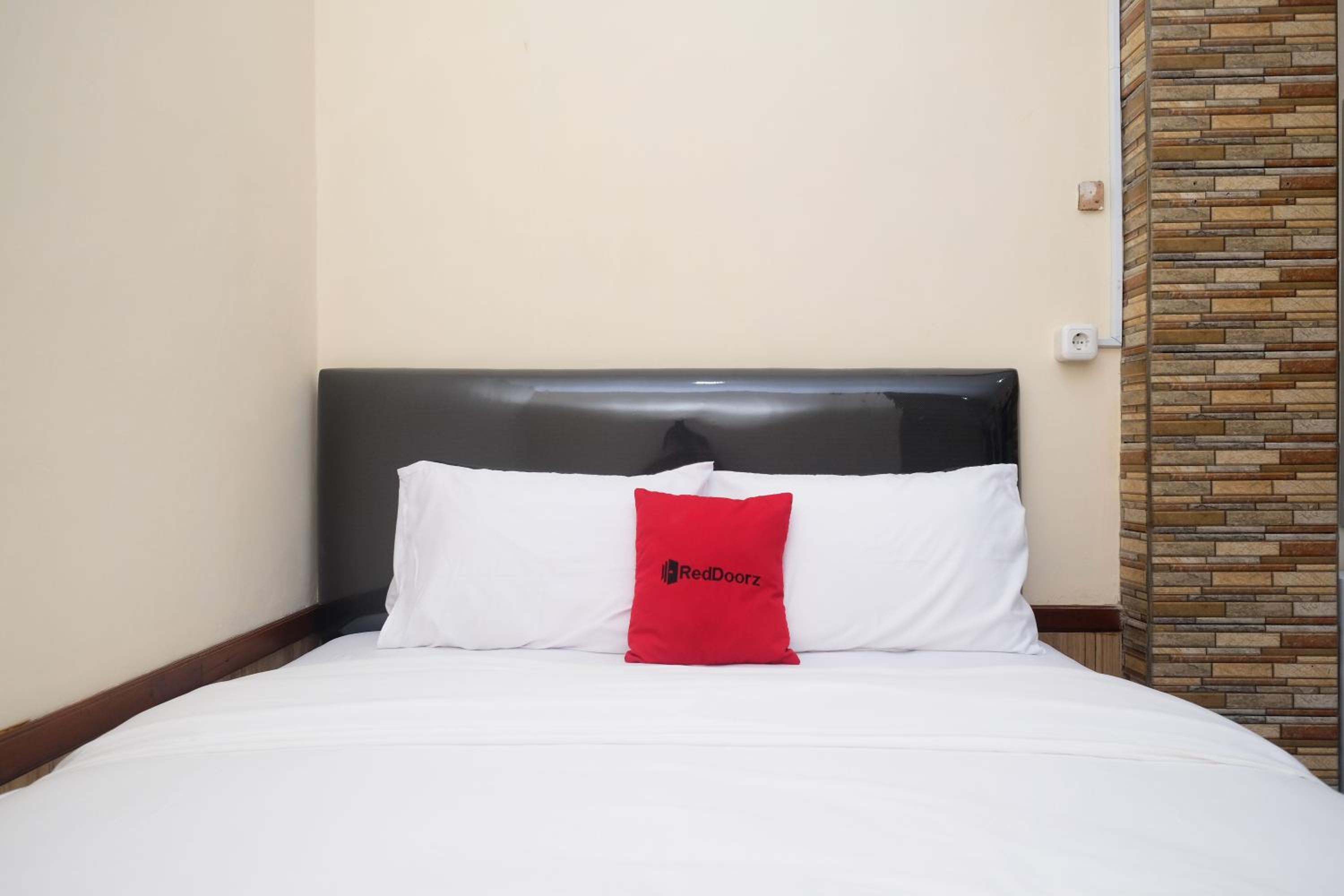 Deluxe Room - Photo 6