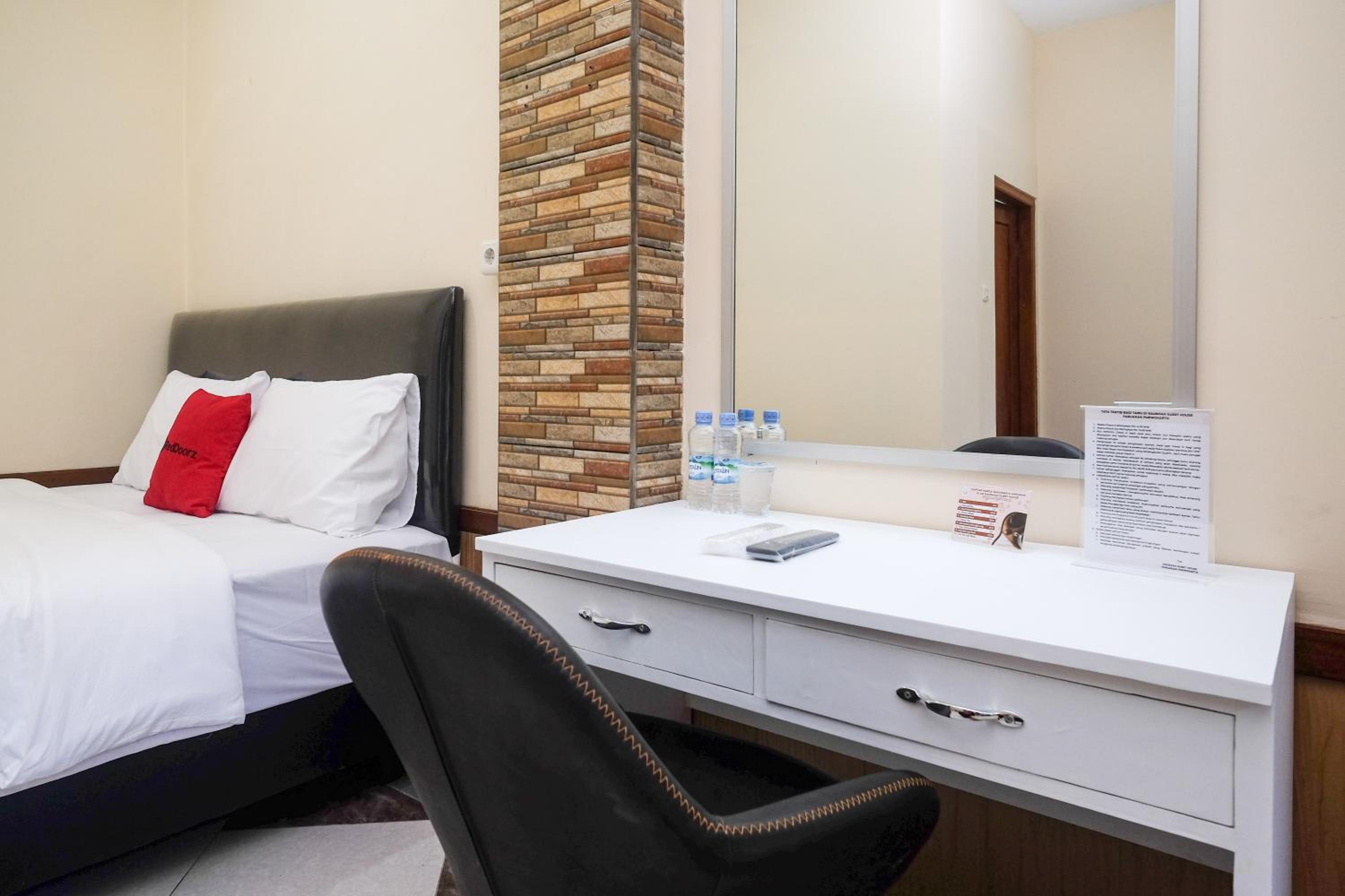 Deluxe Room - Photo 5