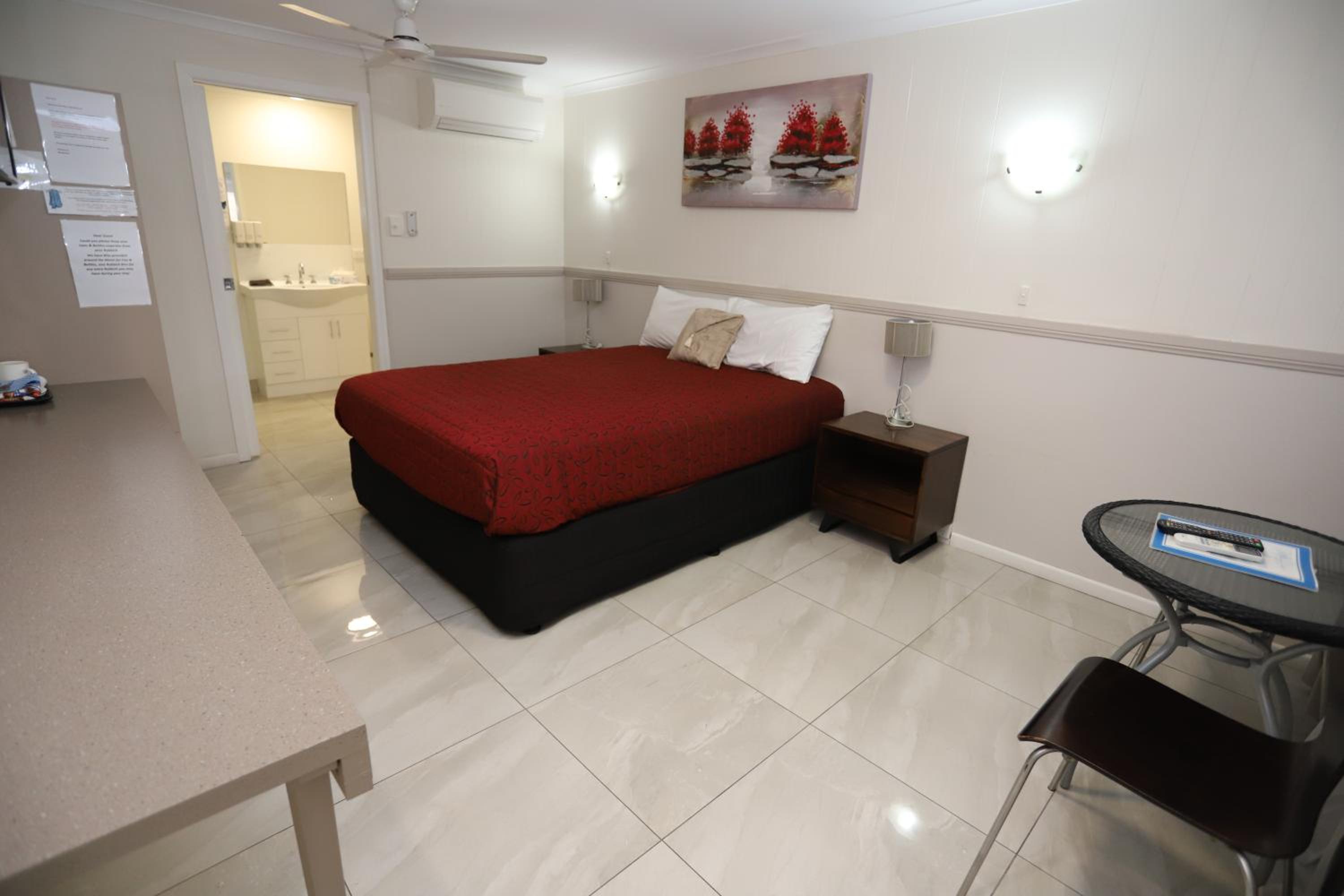 Deluxe Queen Room - Photo 7