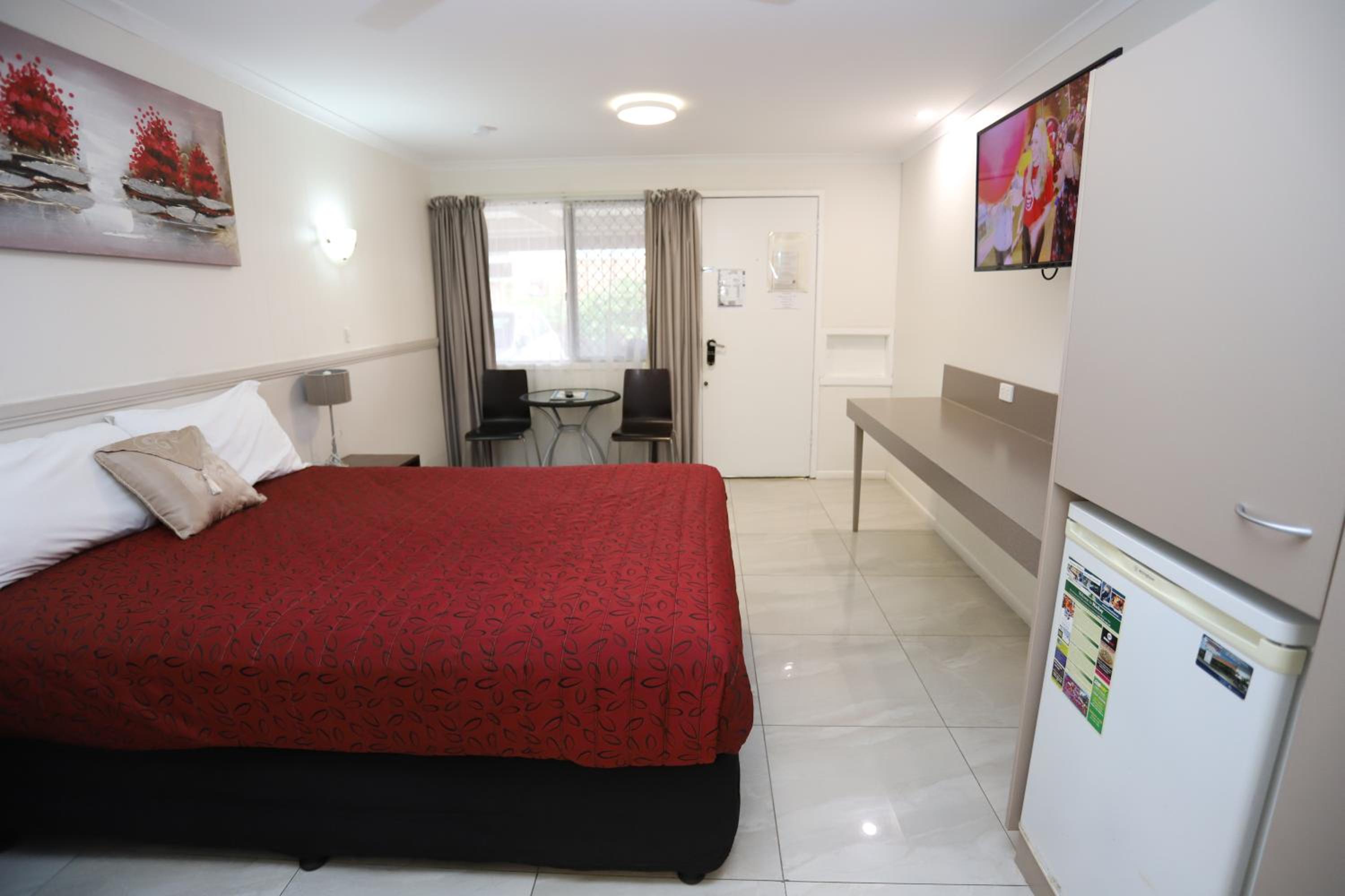 Deluxe Queen Room - Photo 9