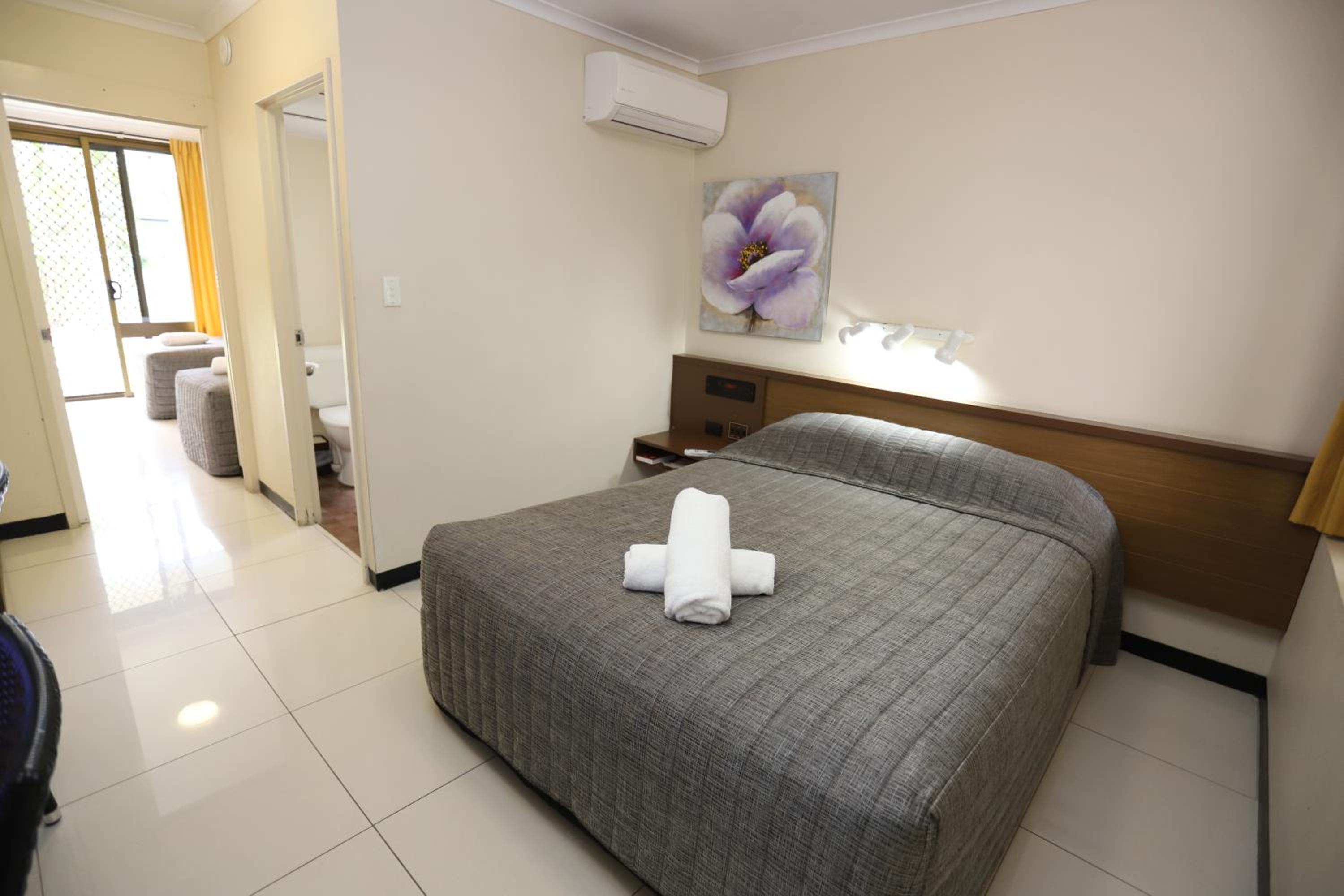 Executive Two-Bedroom Suite - Photo 3