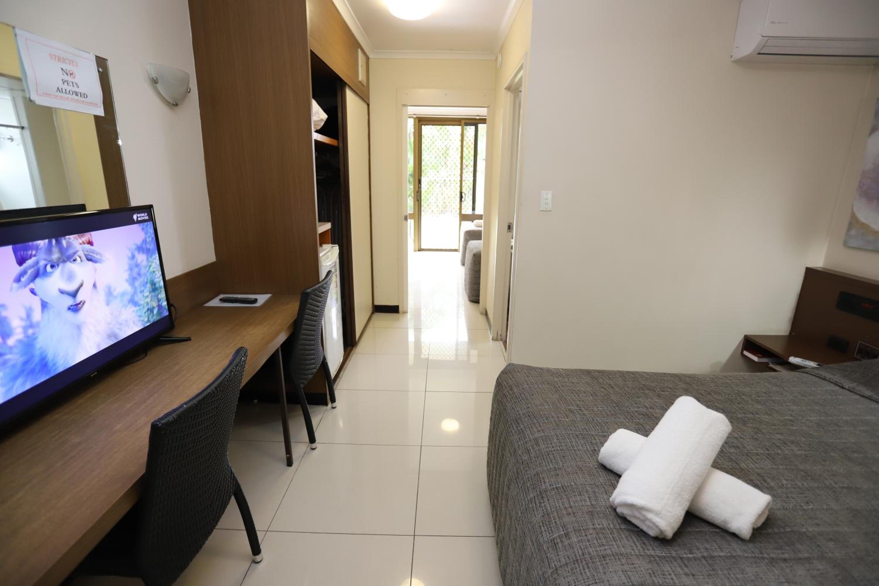 Executive Two-Bedroom Suite - Photo 4