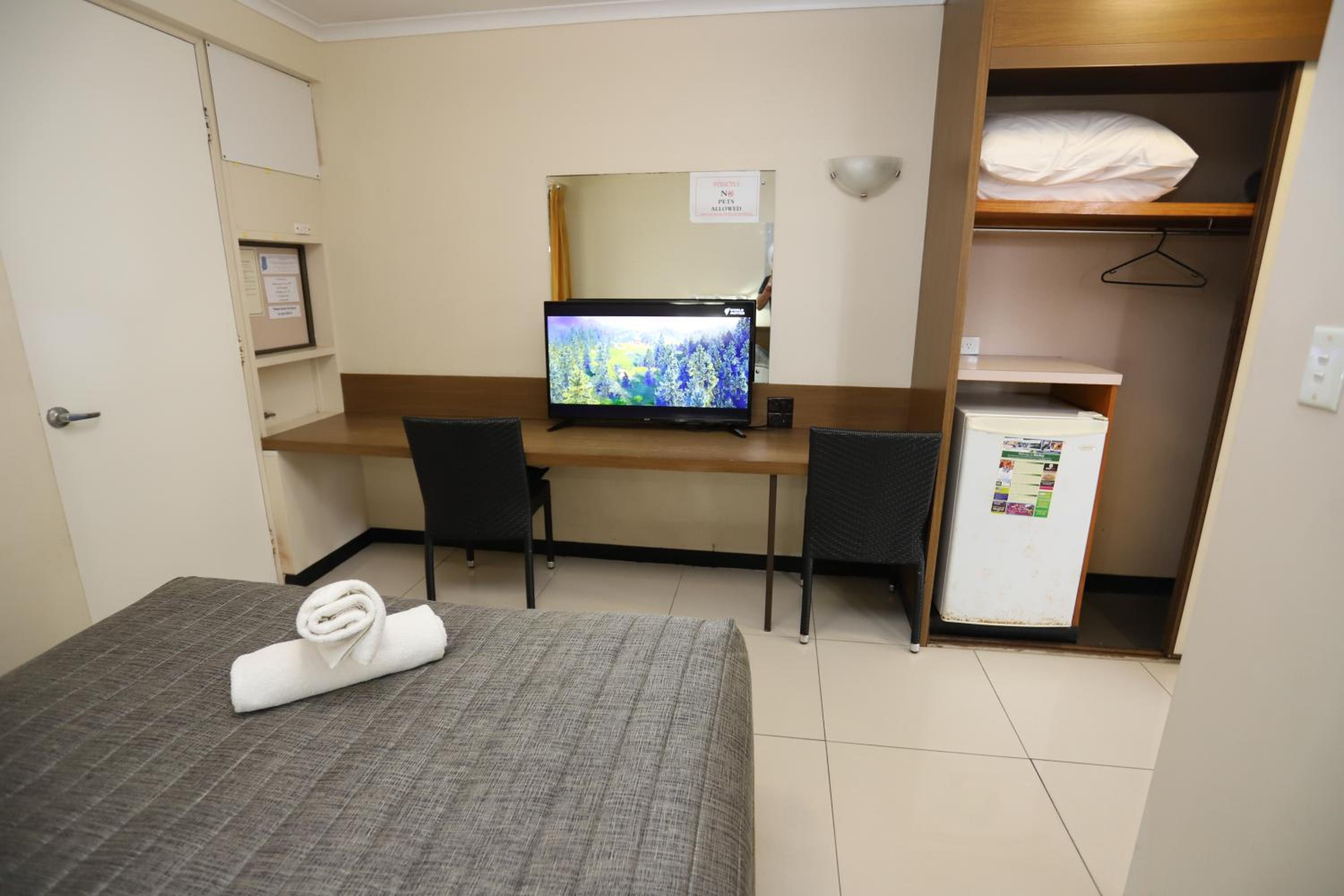 Executive Two-Bedroom Suite - Photo 5