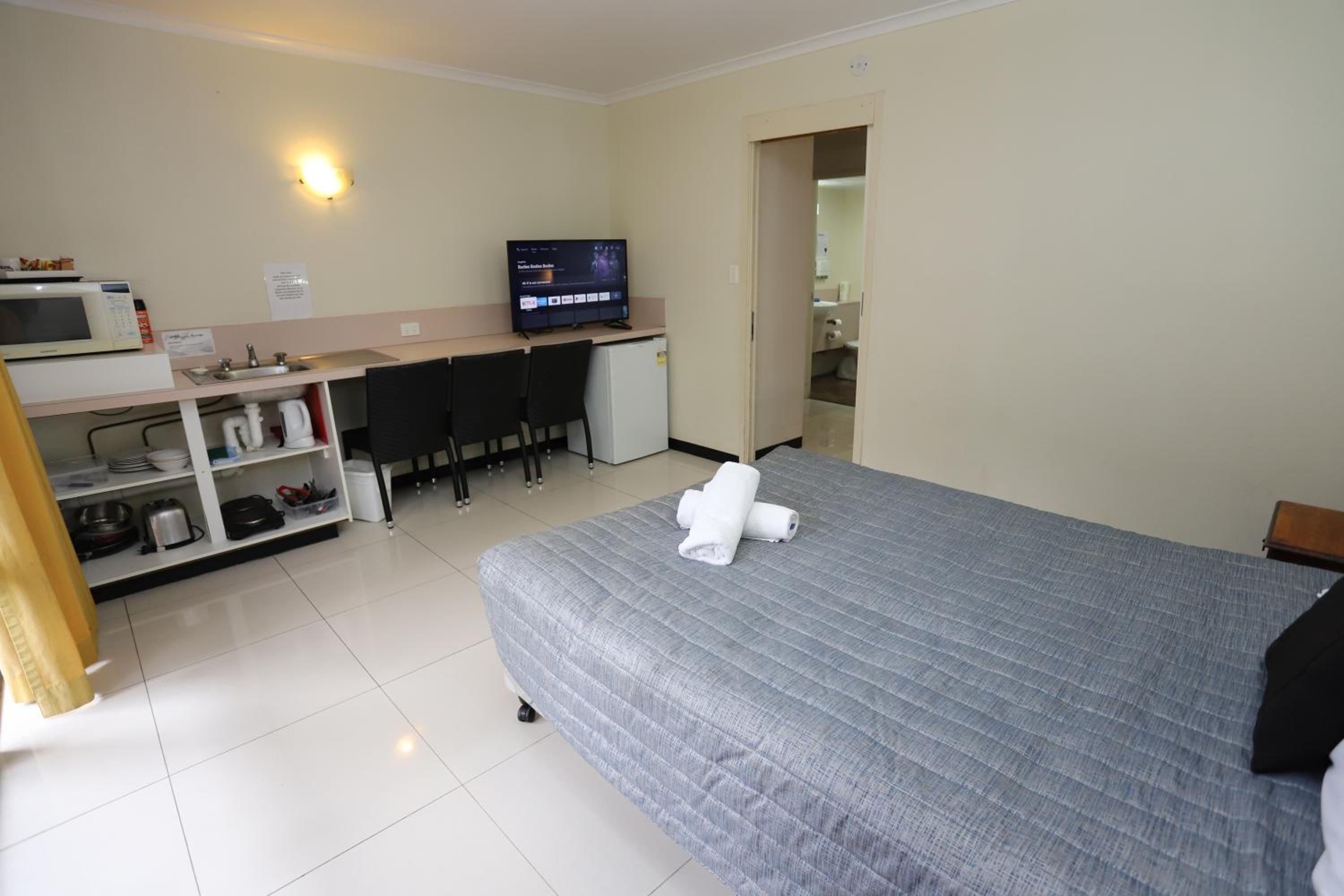 Executive Two-Bedroom Suite - Photo 8