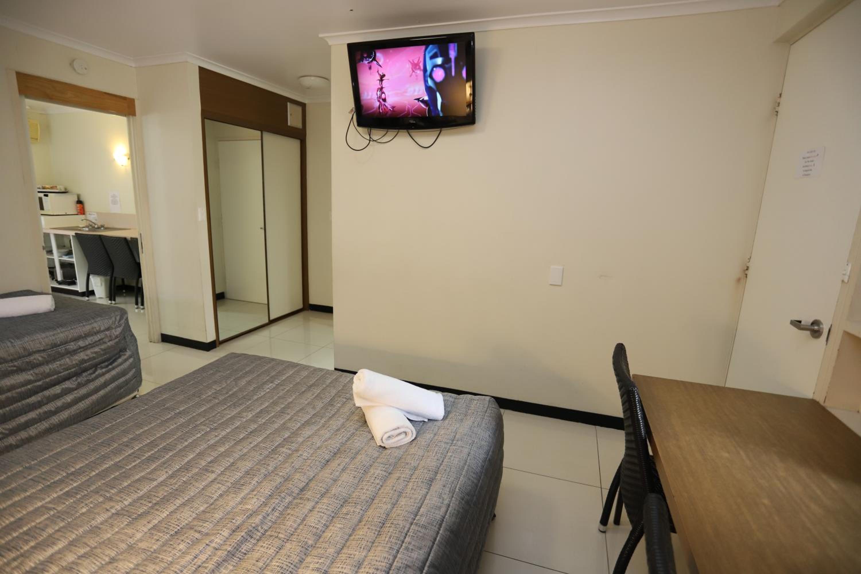 Executive Two-Bedroom Suite - Photo 9