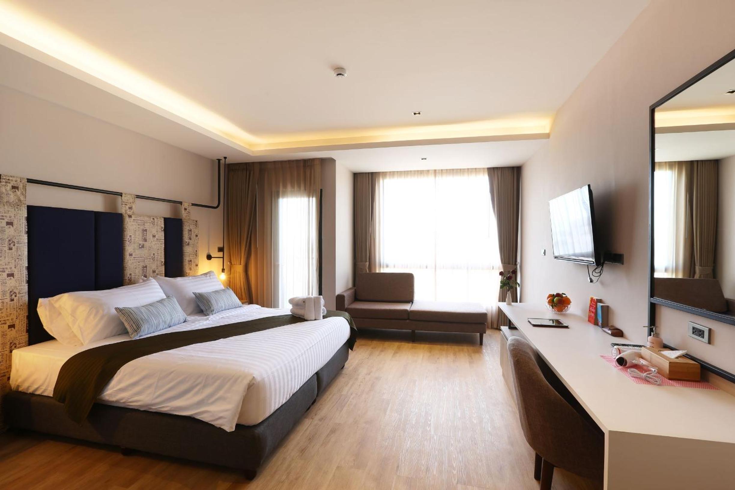 Deluxe Double Suite Room - Photo 12