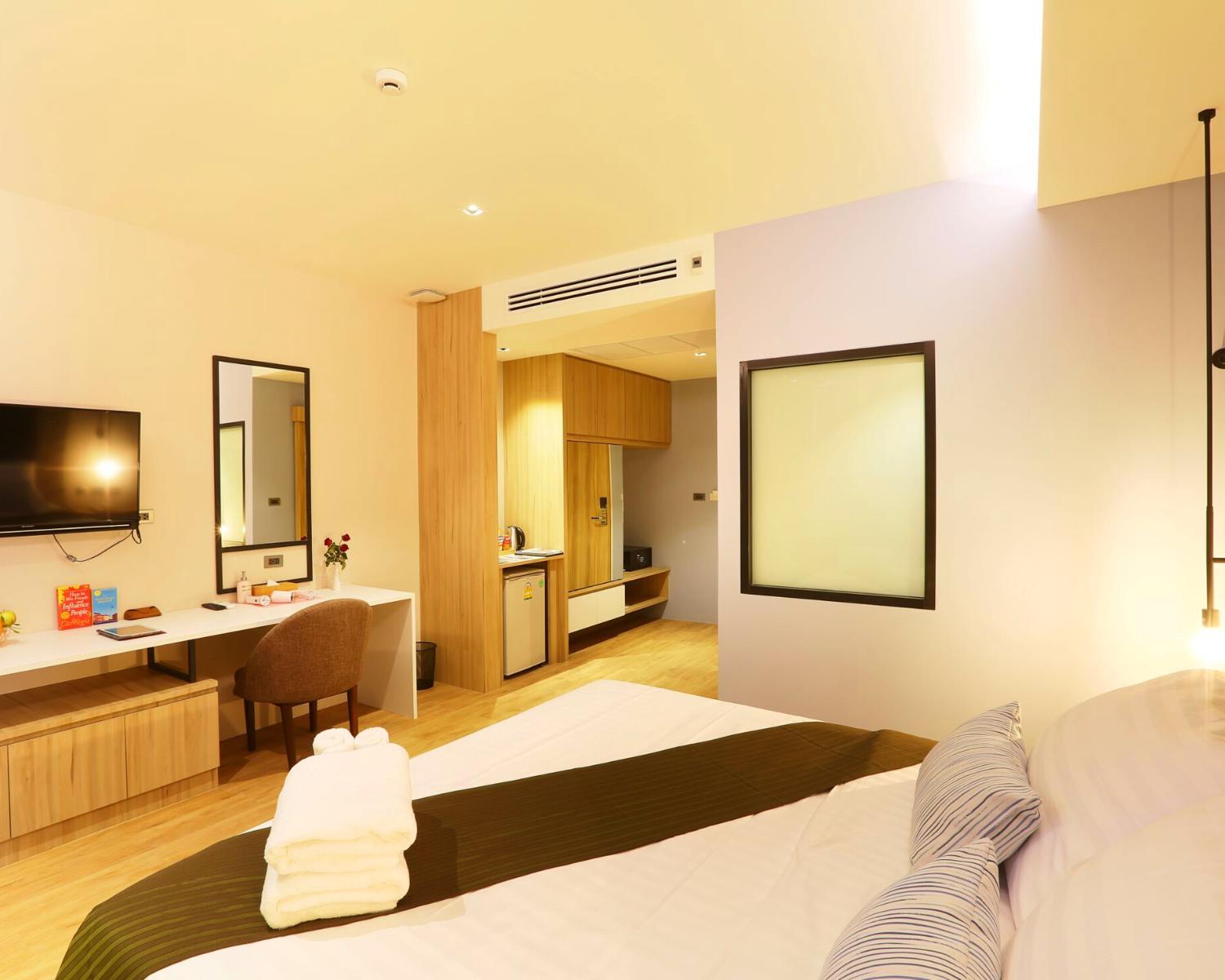 Deluxe Double Suite Room - Photo 11