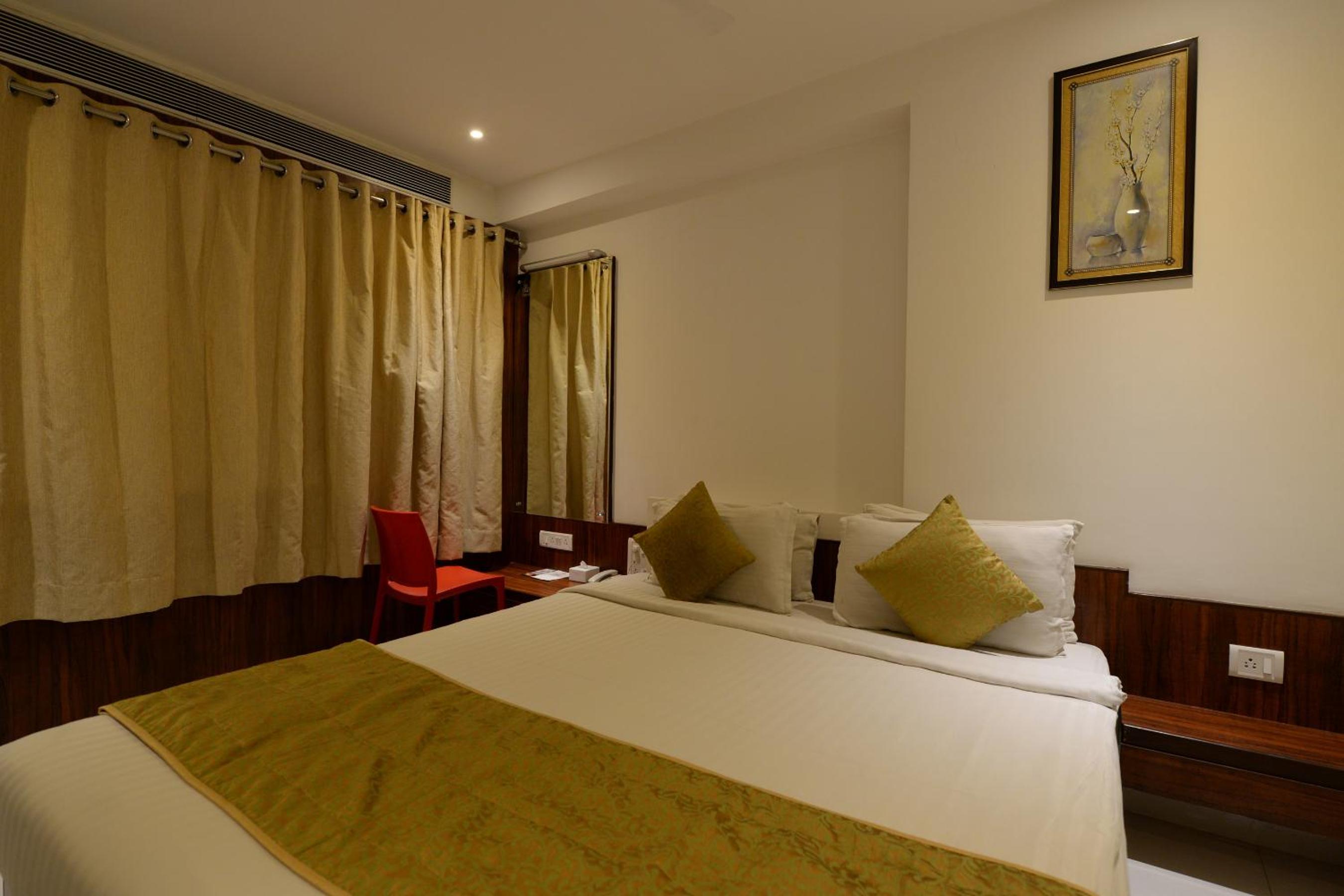 Suite - Photo 1