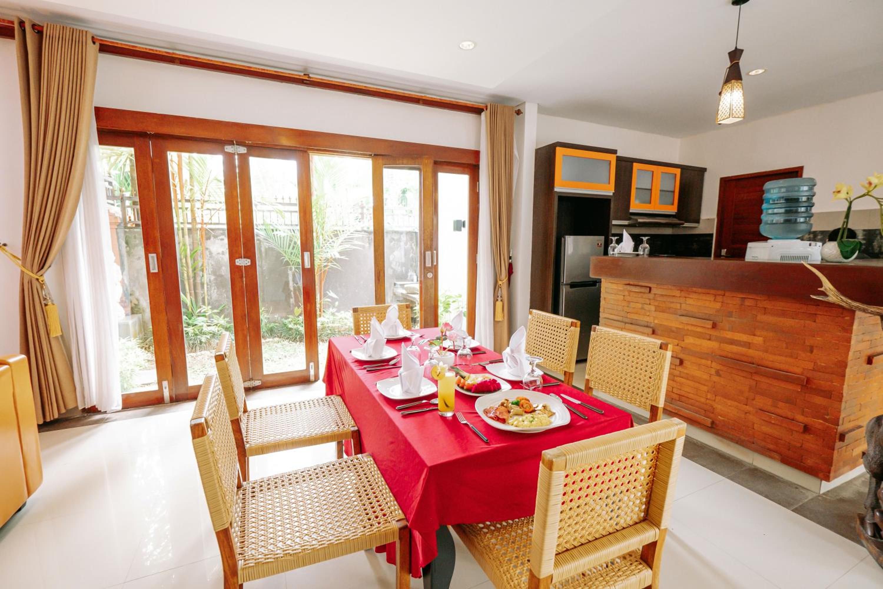 Villa with Private Pool - Photo 3