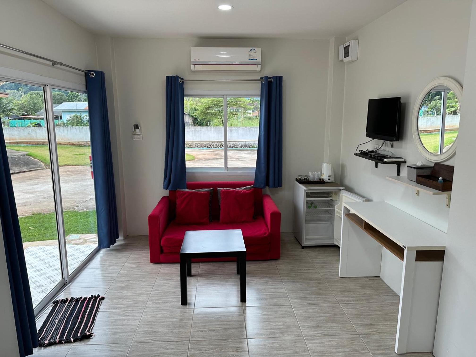 One-Bedroom Bungalow - Photo 4