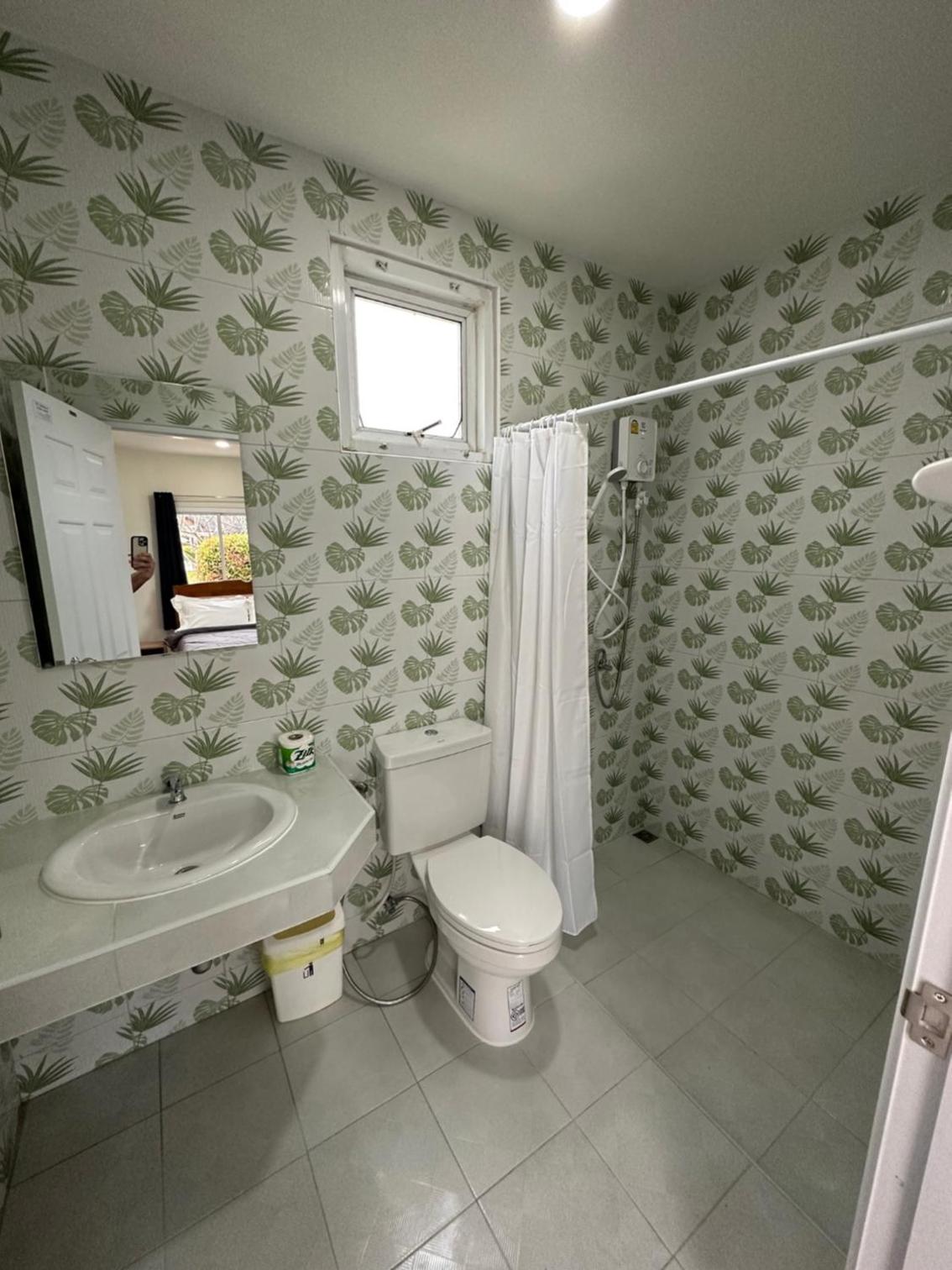 One-Bedroom Bungalow - Photo 3