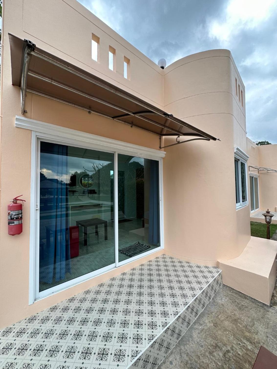 One-Bedroom Bungalow - Photo 8