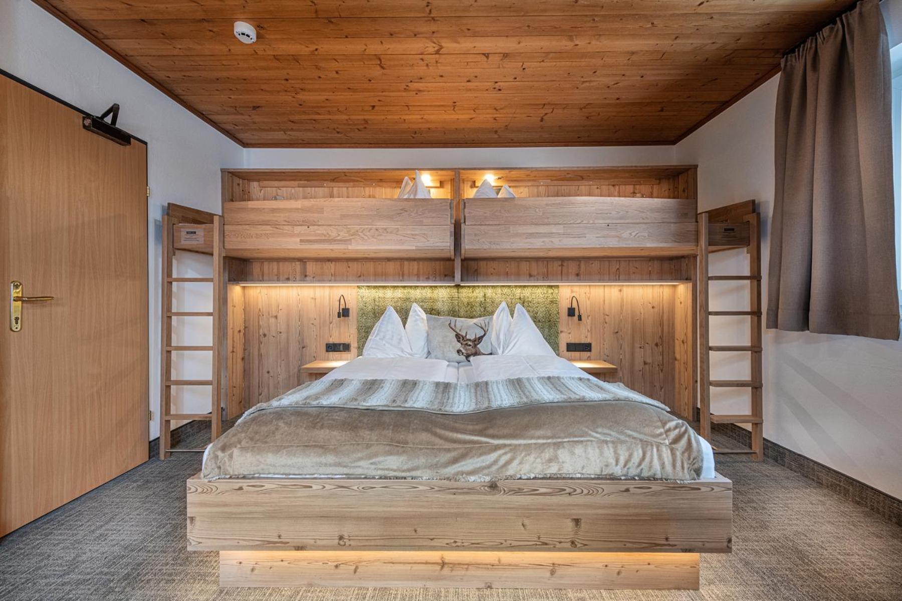 Deluxe Quadruple Room - Photo 1