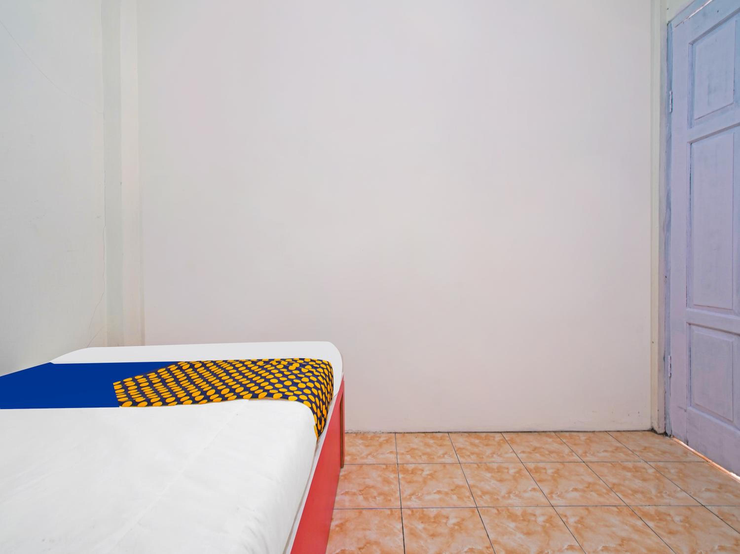 Budget Double Room photo 3