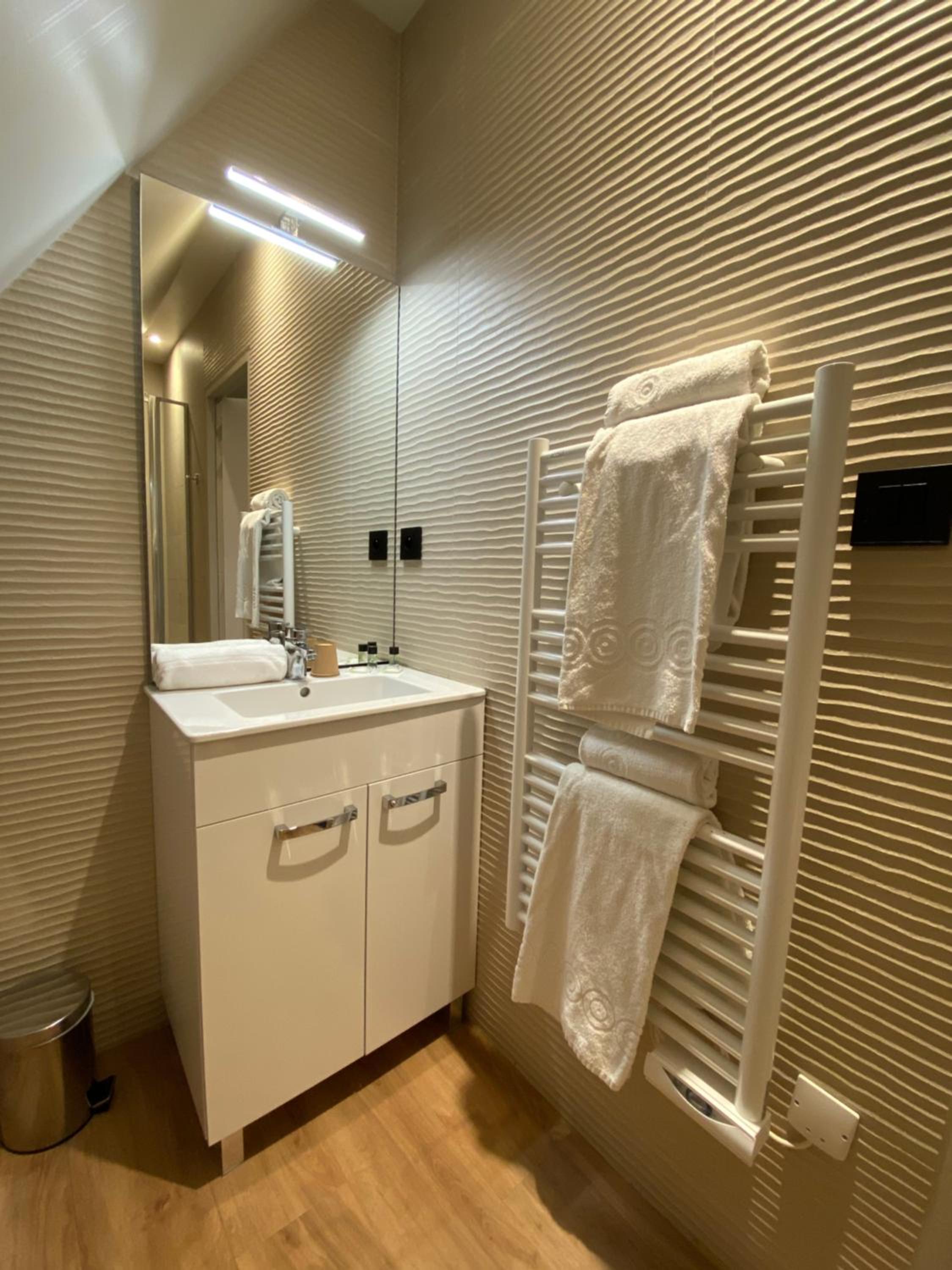 Standard Double Room - Photo 2