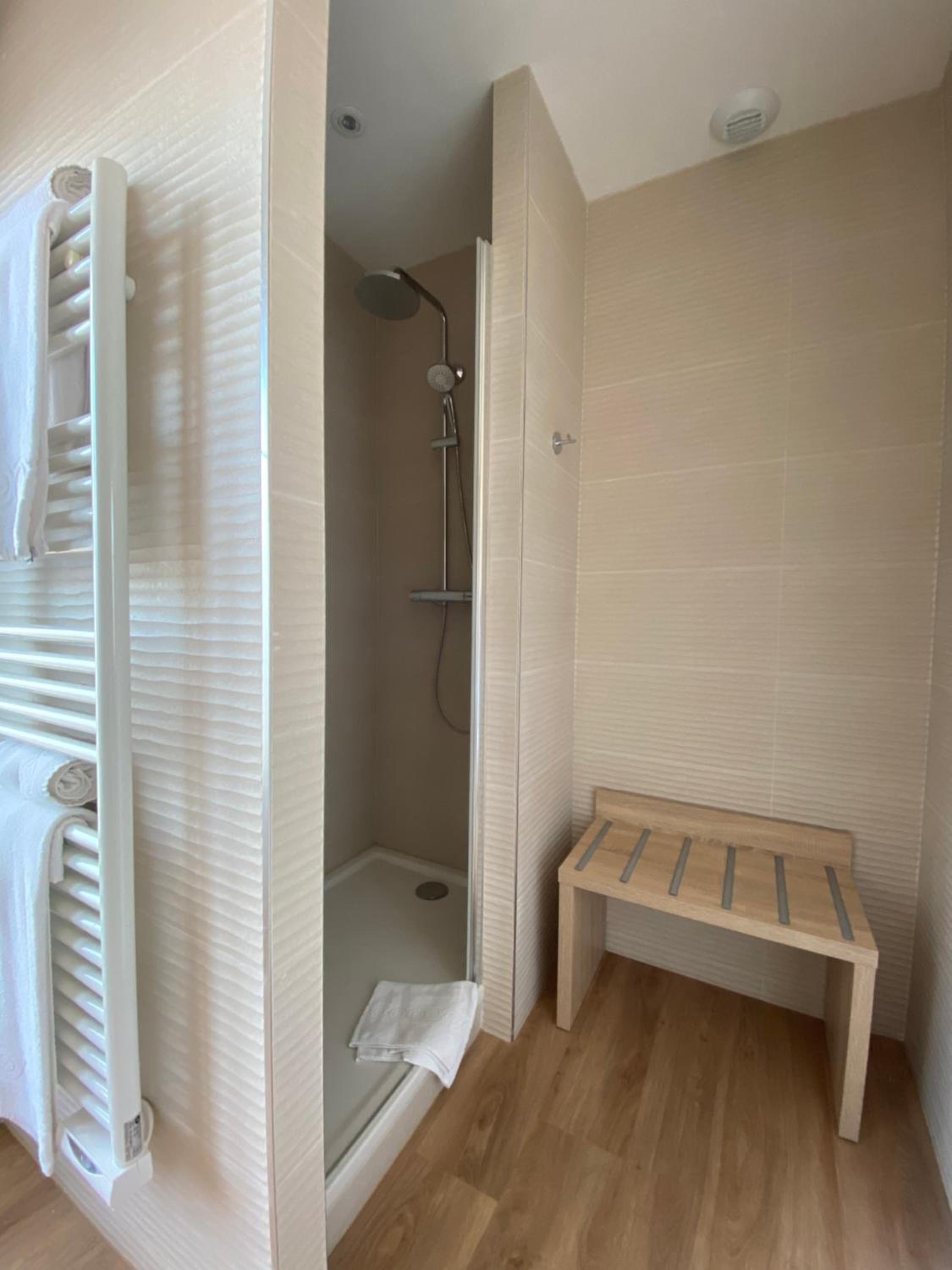 Deluxe Suite with Sea View - Photo 2