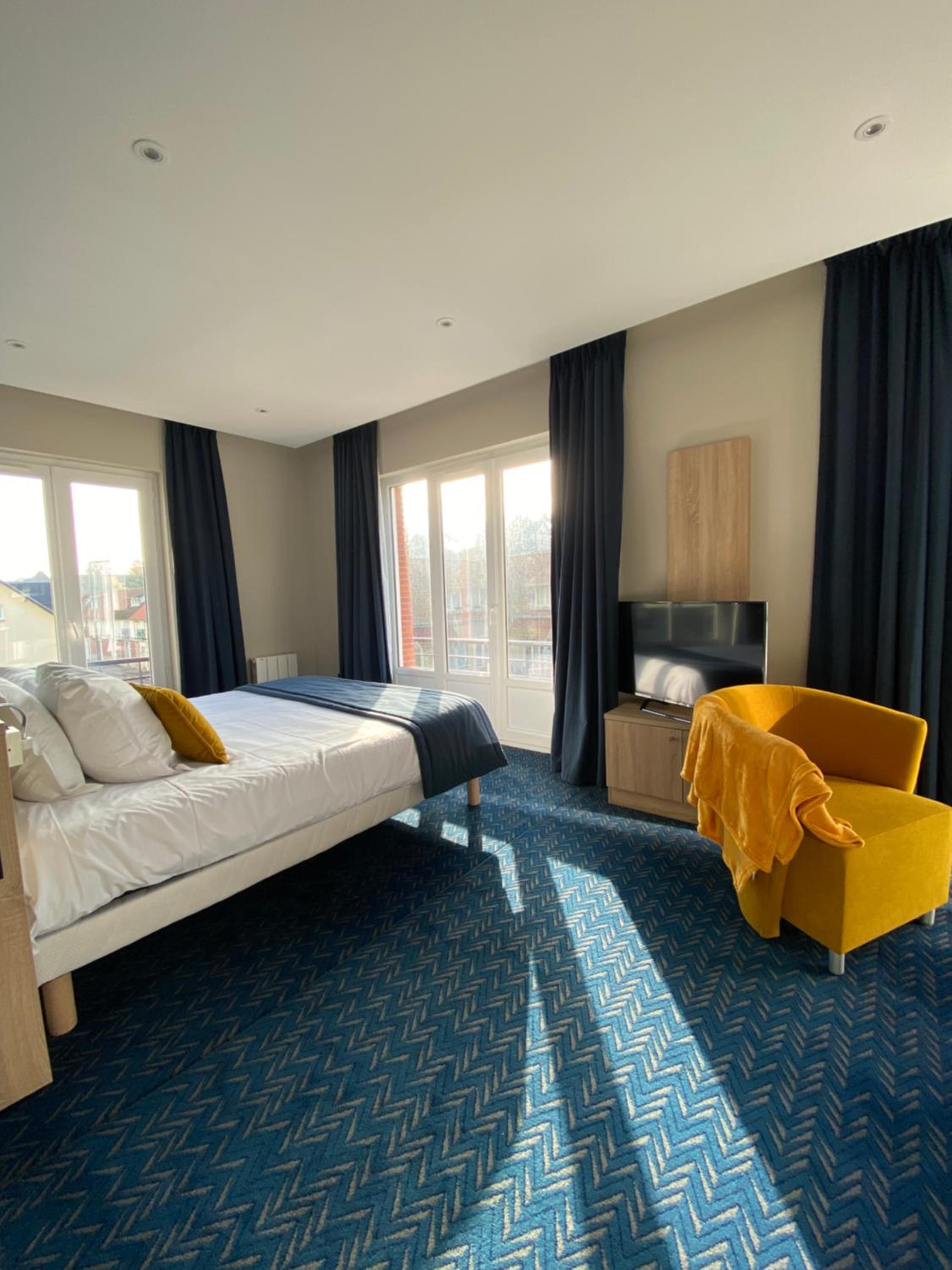 Superior Suite - Photo 6