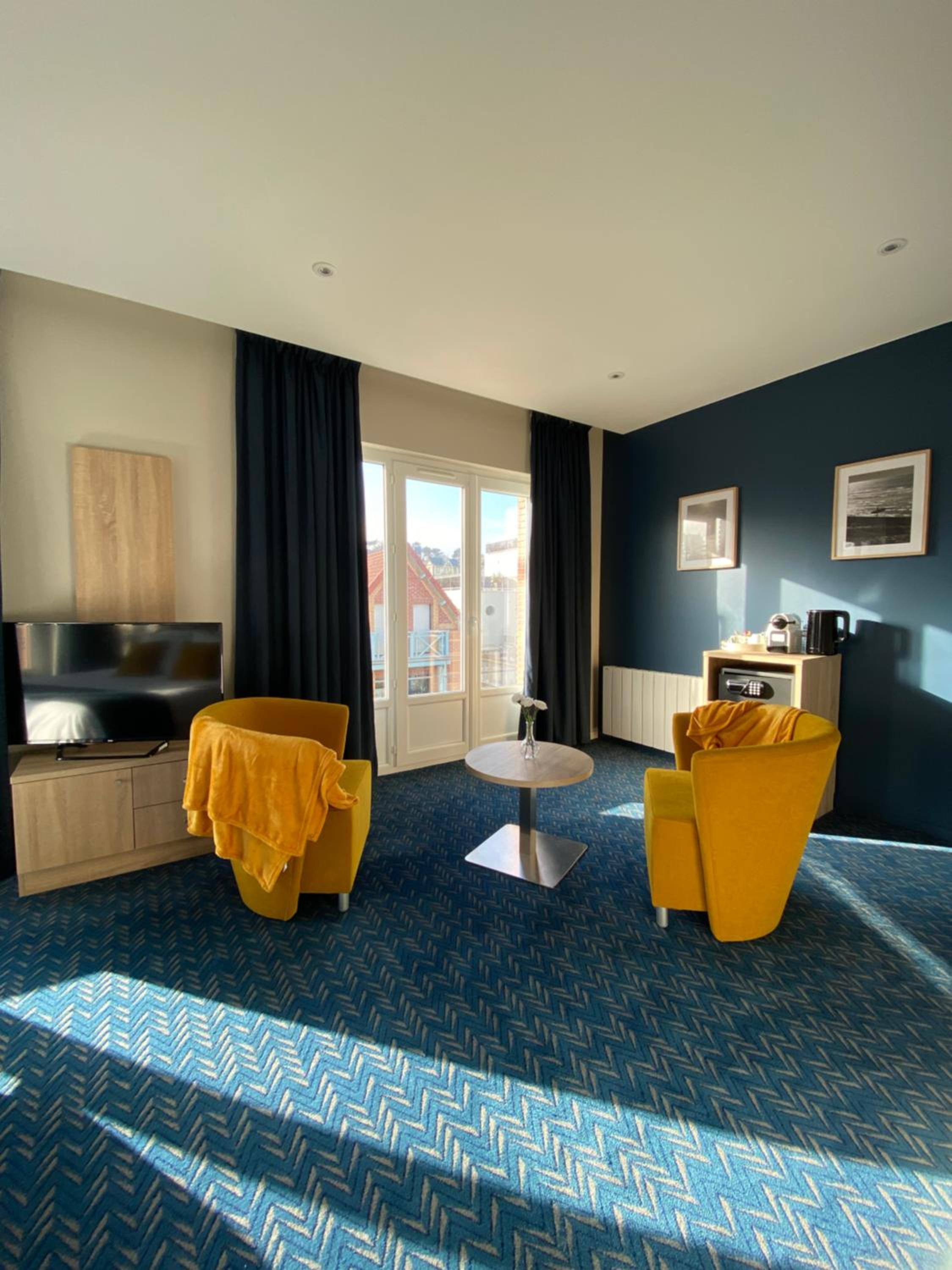 Superior Suite - Photo 5