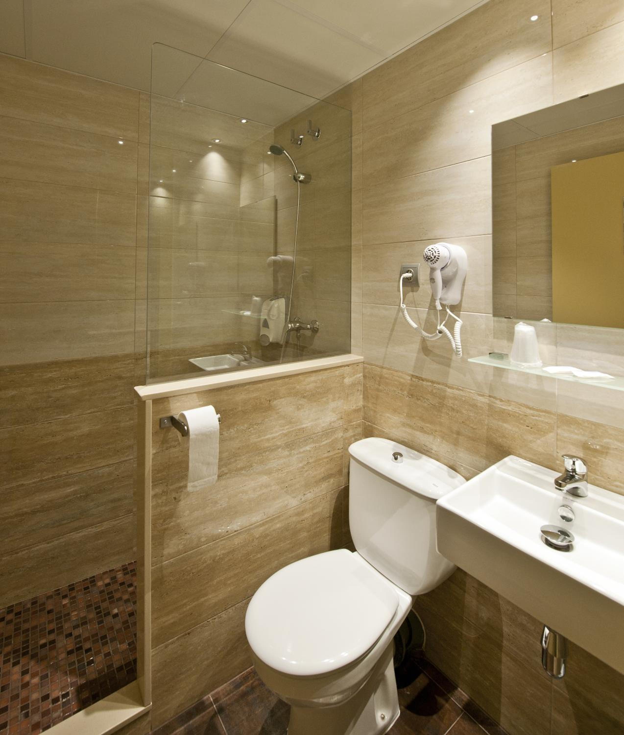 Double or Twin Room with Private Bathroom thumbnail 6