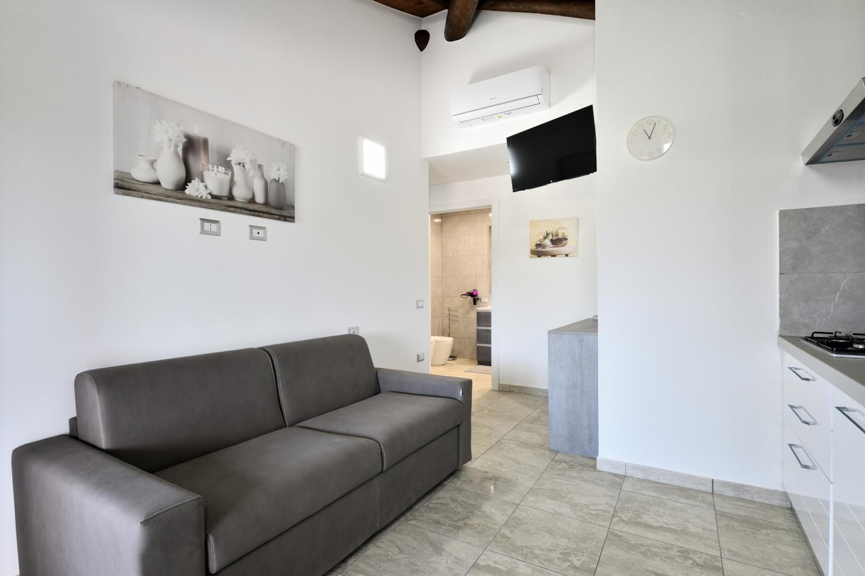 One-Bedroom House photo 1