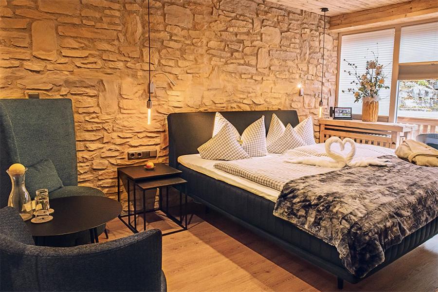 Double Room with Balcony - Photo 2