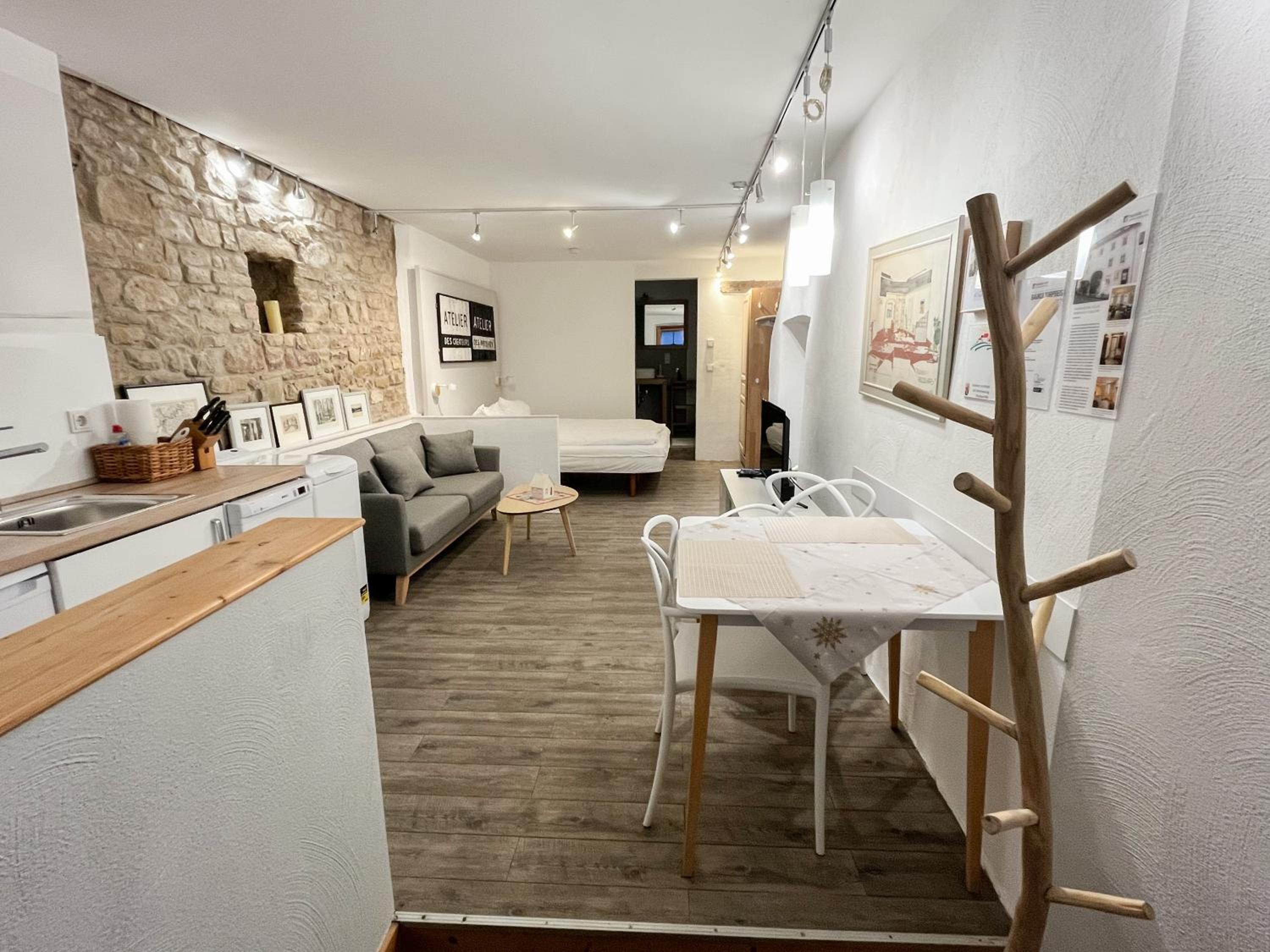 Studio Apartment - Photo 1