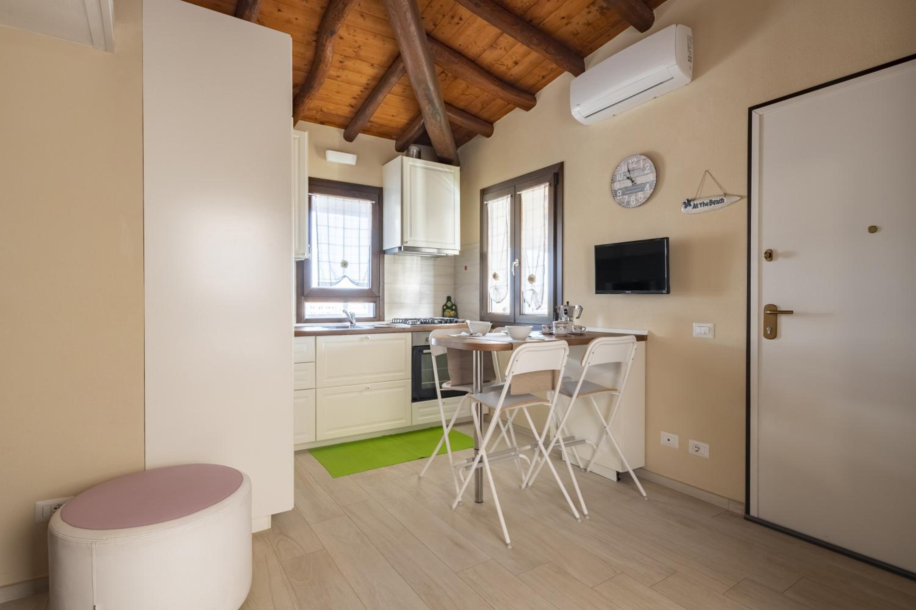 One-Bedroom House photo 2
