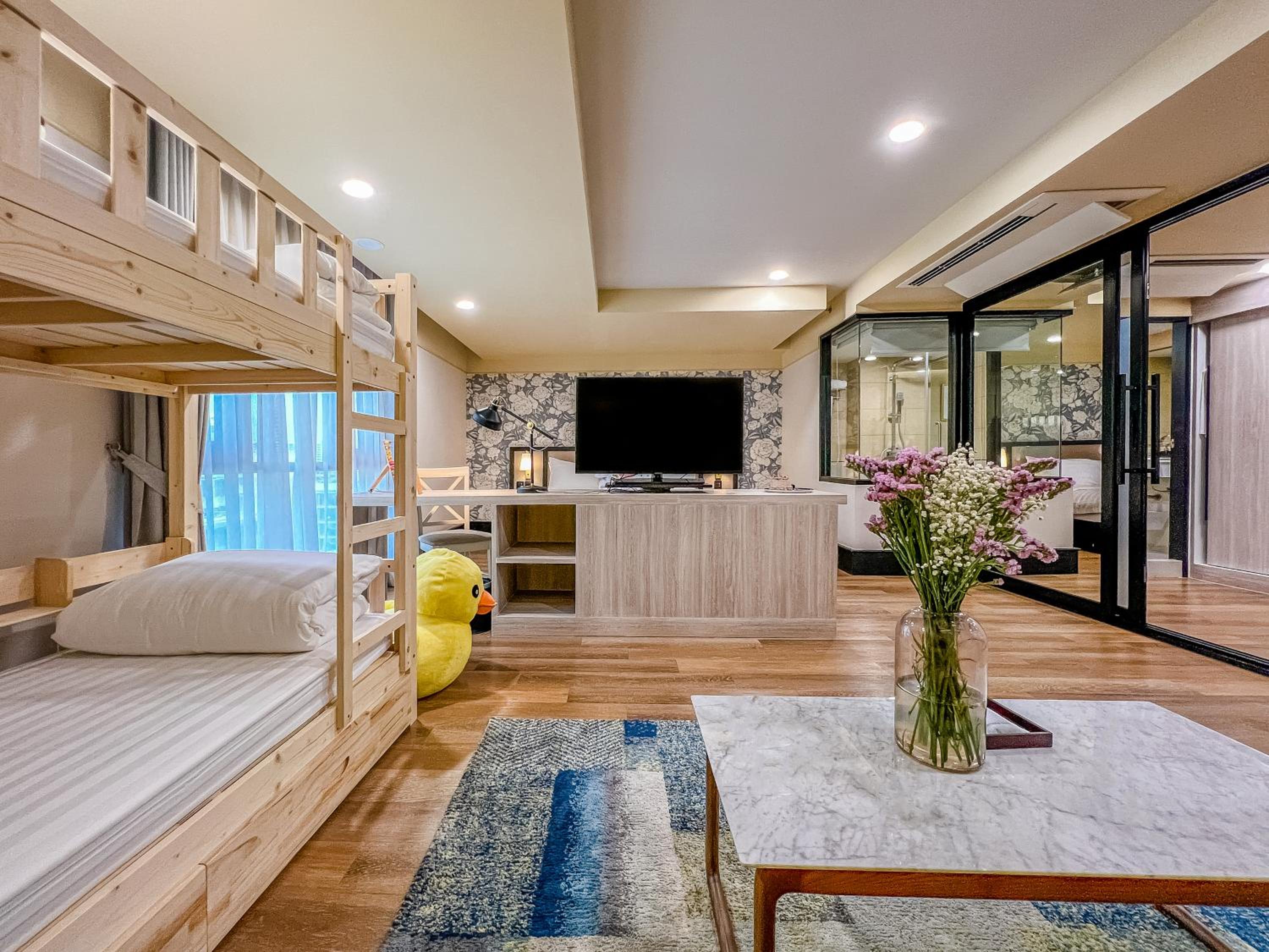One-Bedroom Premier photo 1