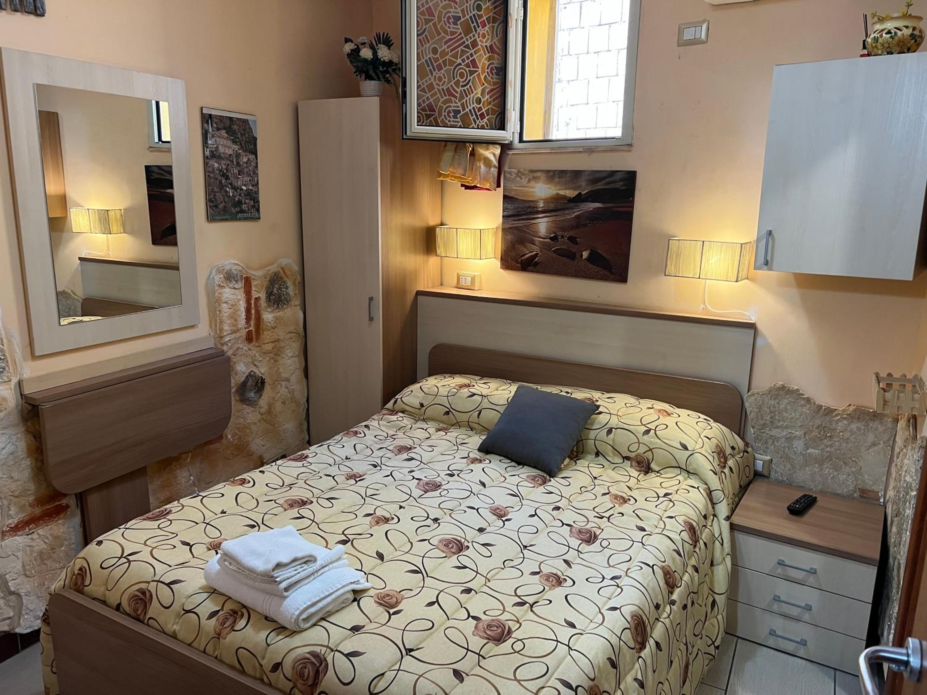 Double Room - Photo 6