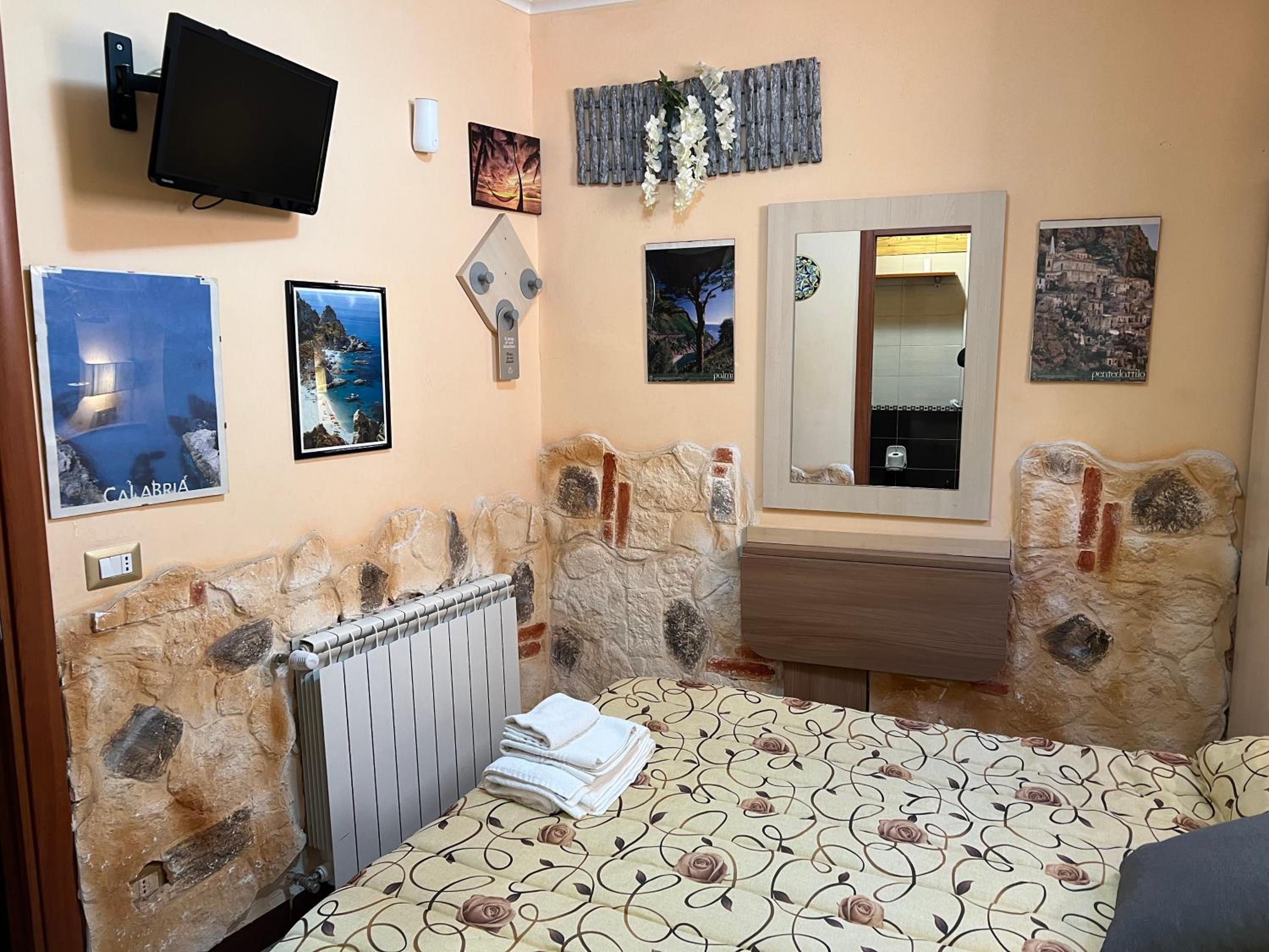 Double Room - Photo 10