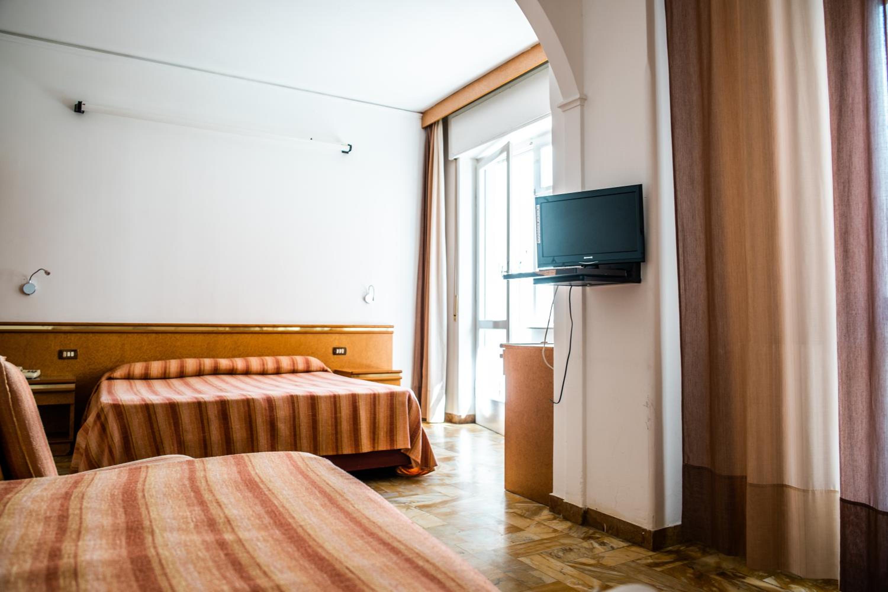 Double Room with Partial Sea View photo 2