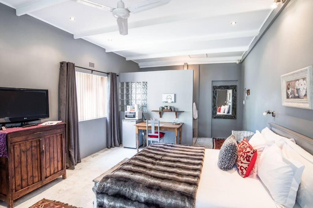 Double Room with Private Bathroom photo 3
