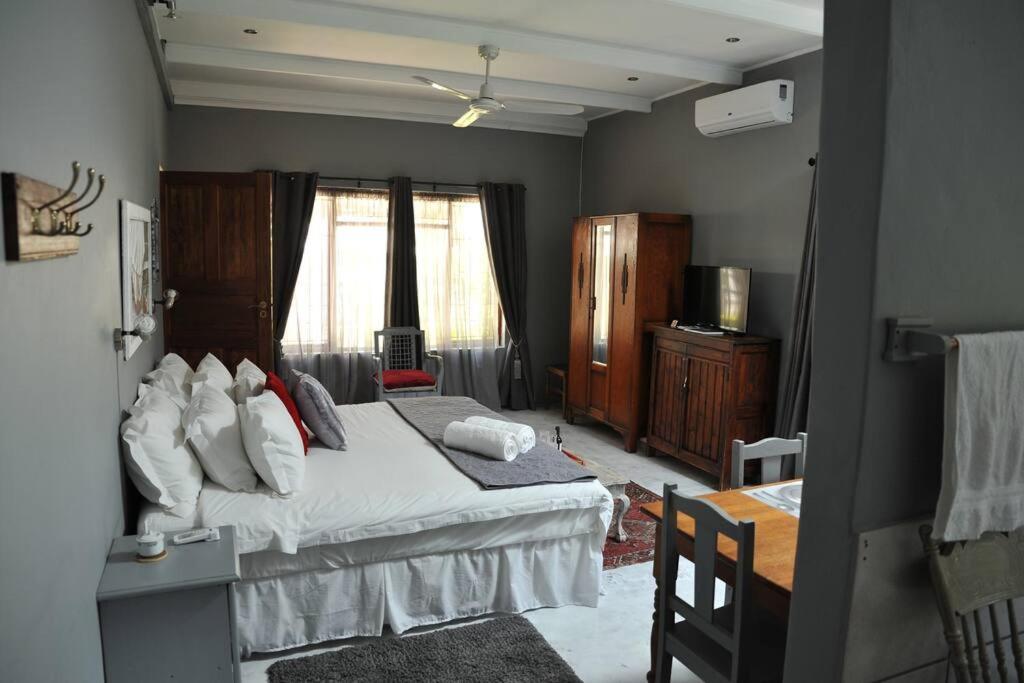 Double Room with Private Bathroom photo 3
