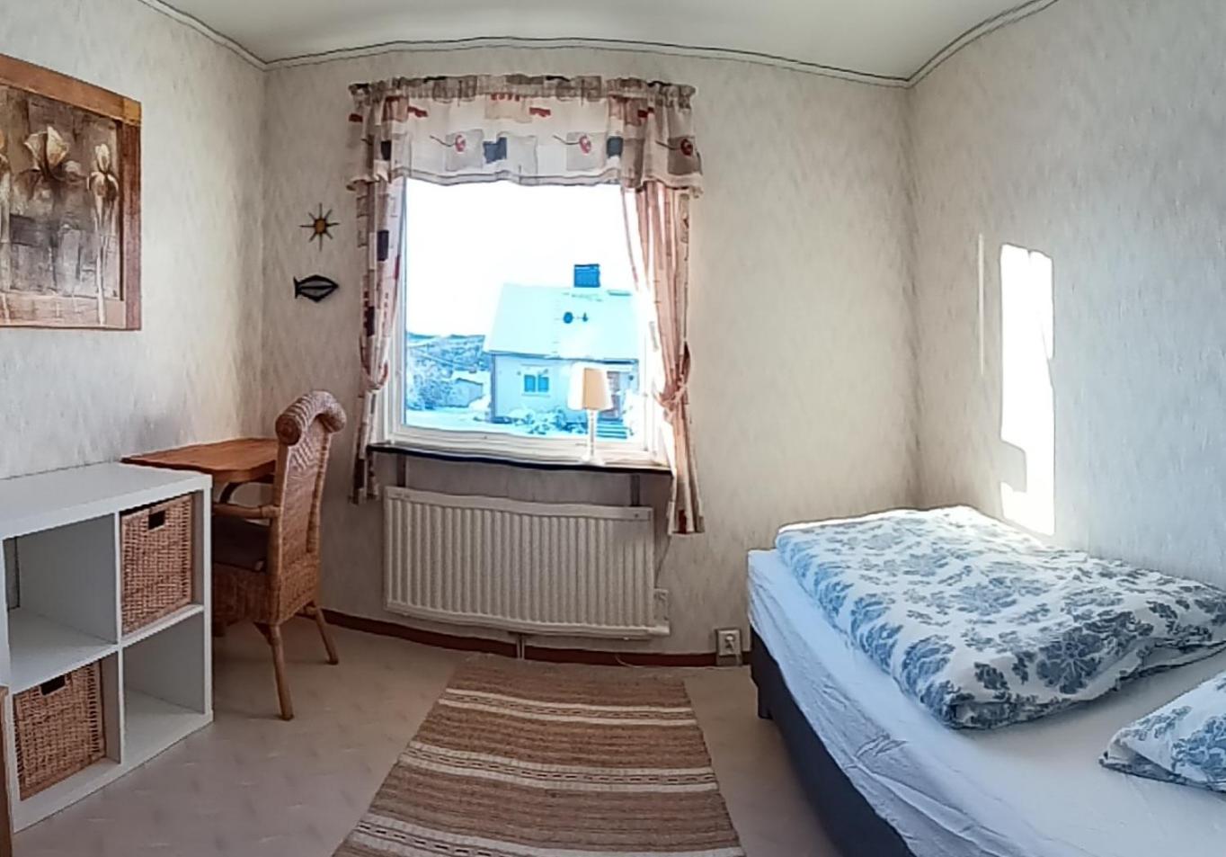 Single Room with Shared Bathroom photo 1