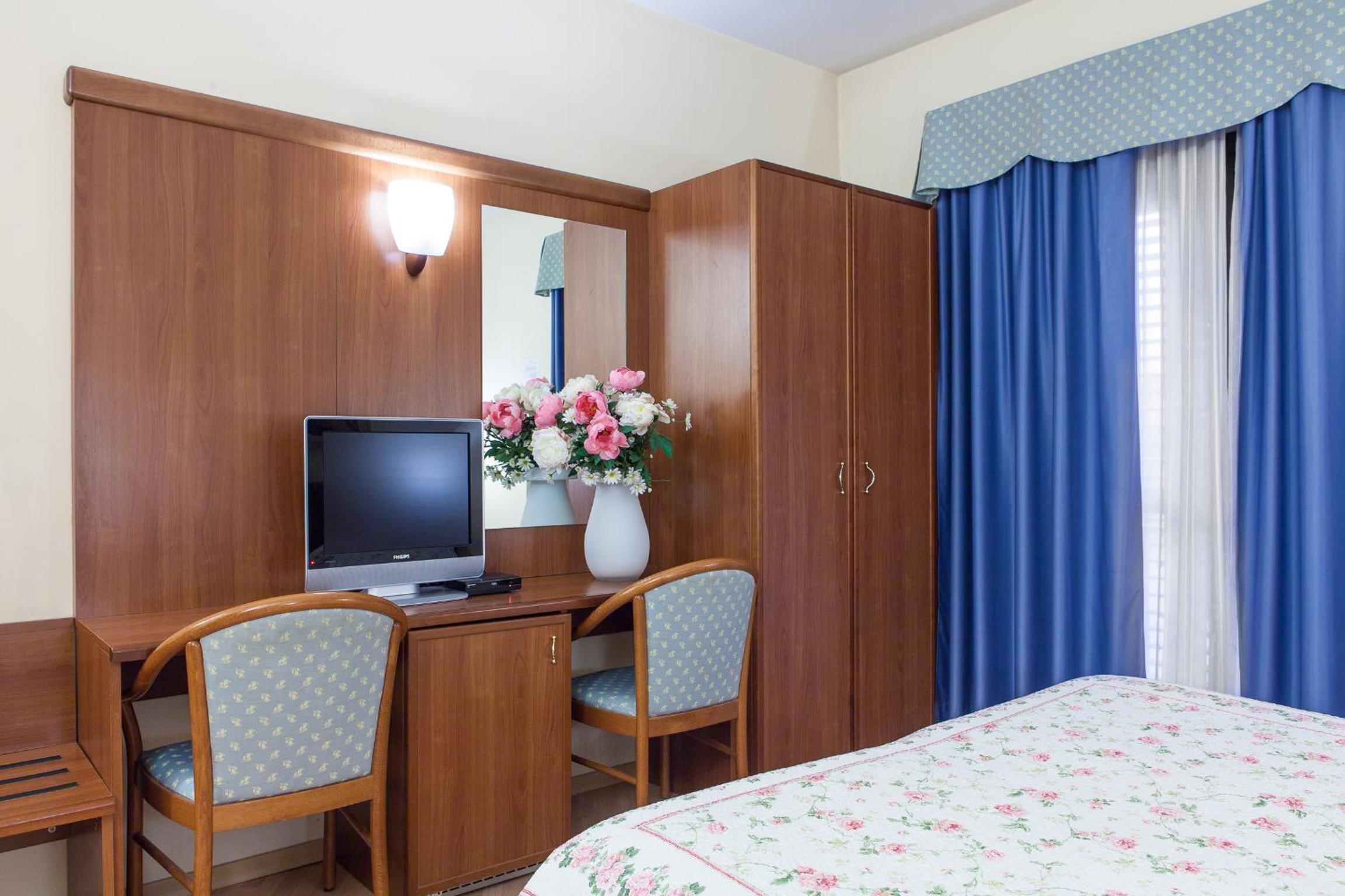 Double Room - Photo 7