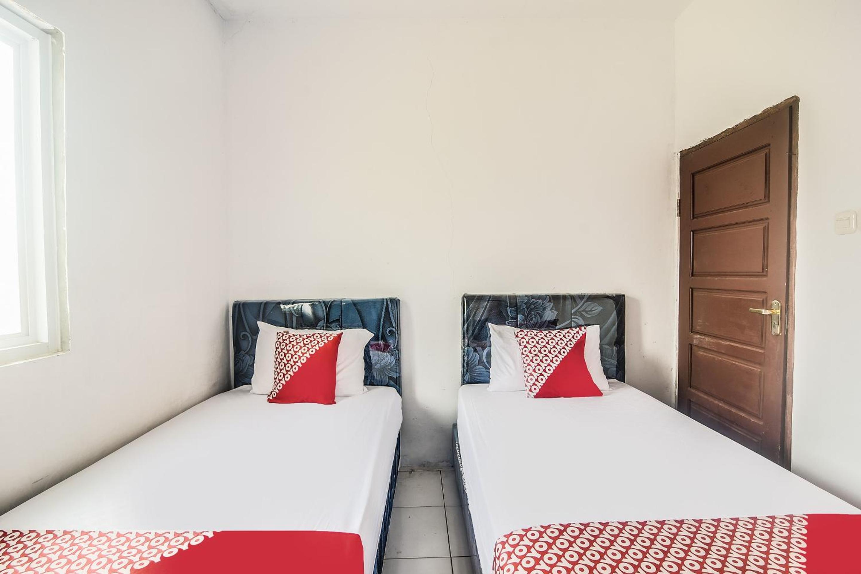 Small Twin Room photo 1