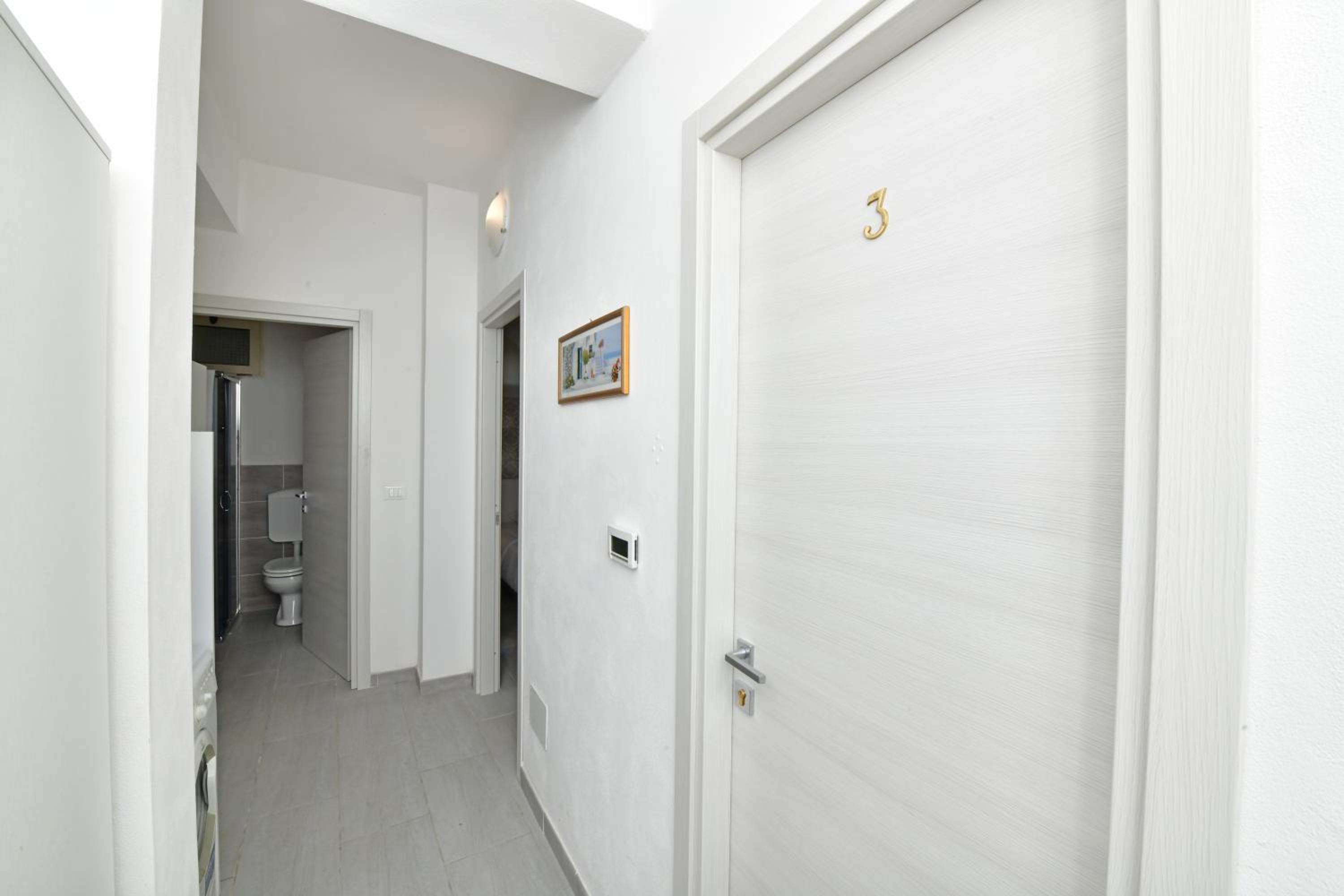 Family Room with Private Bathroom - Photo 11
