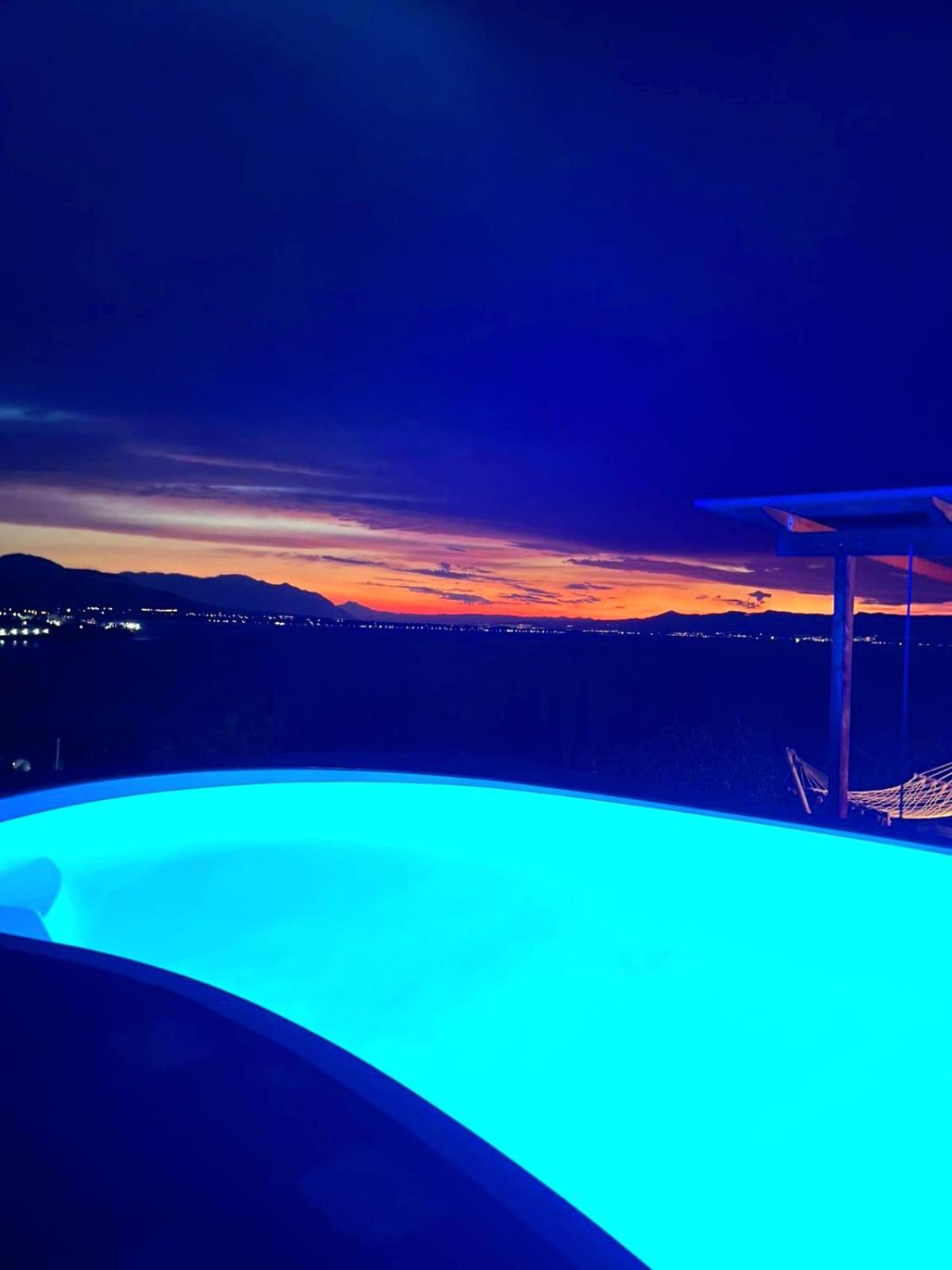 Villa with Private Pool - Photo 28