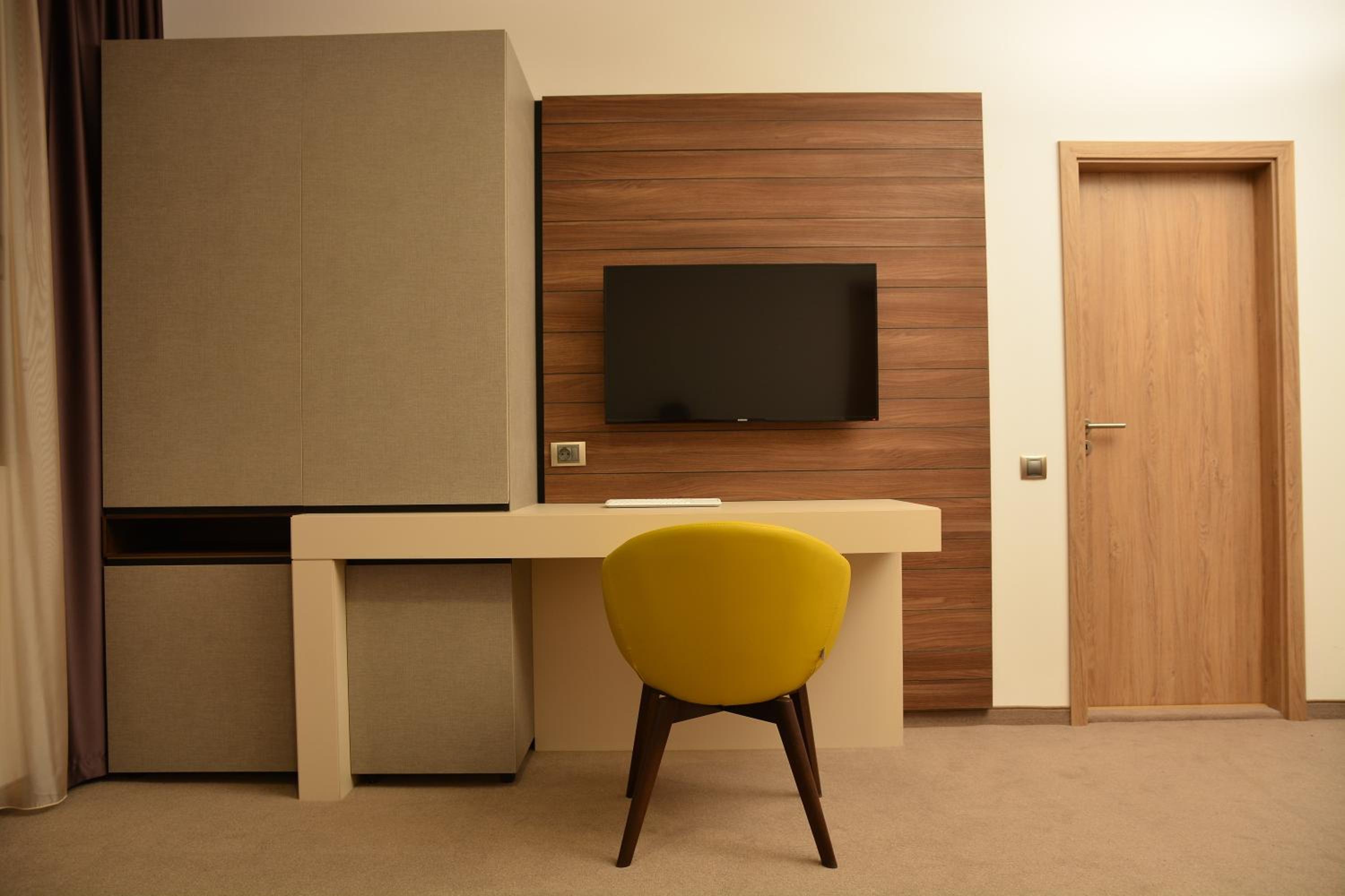 One-Bedroom Suite photo 2