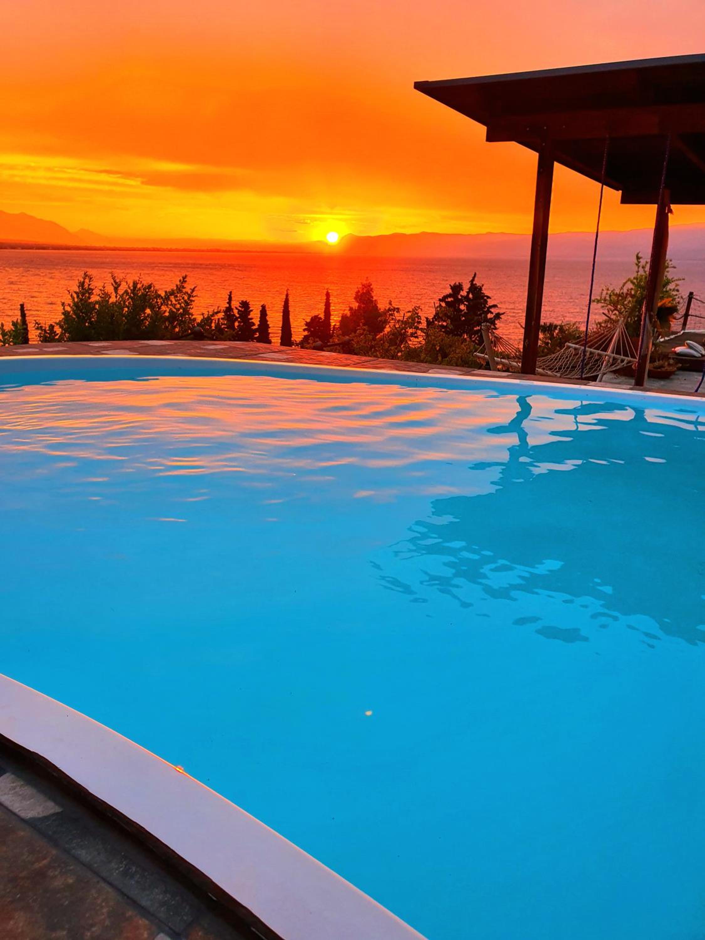 Villa with Private Pool - Photo 32