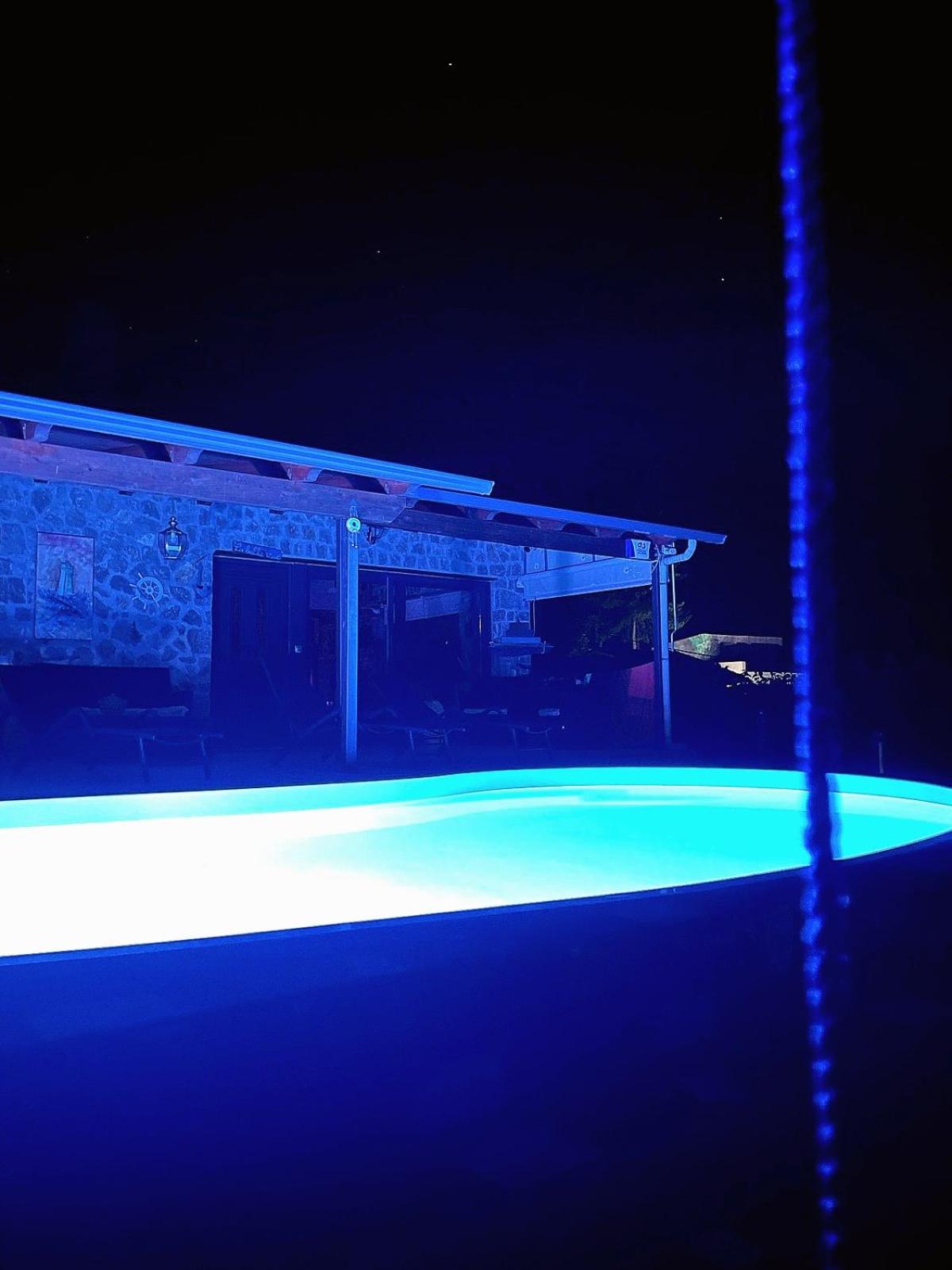 Villa with Private Pool - Photo 34
