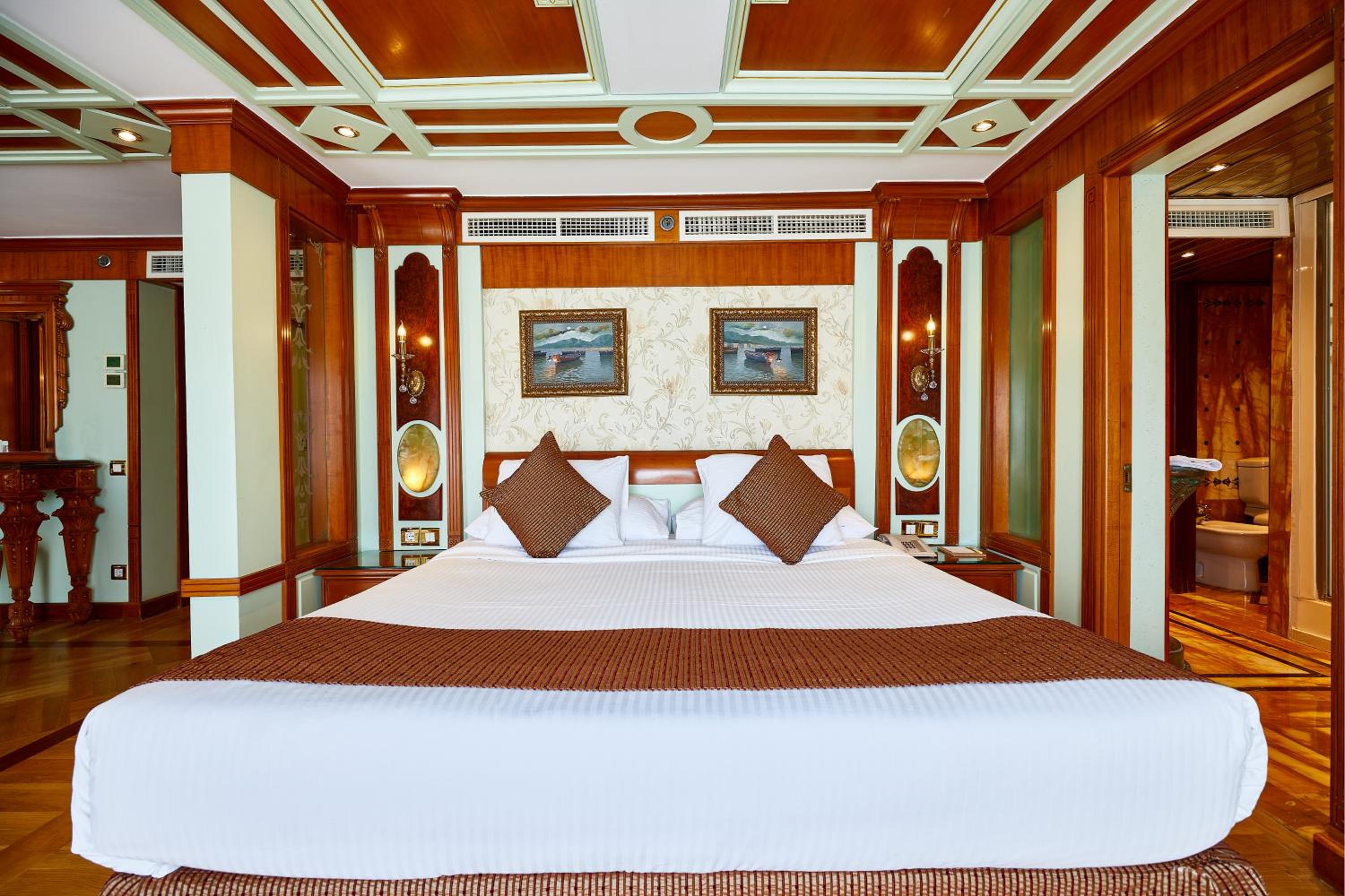 Royal Suite photo 3