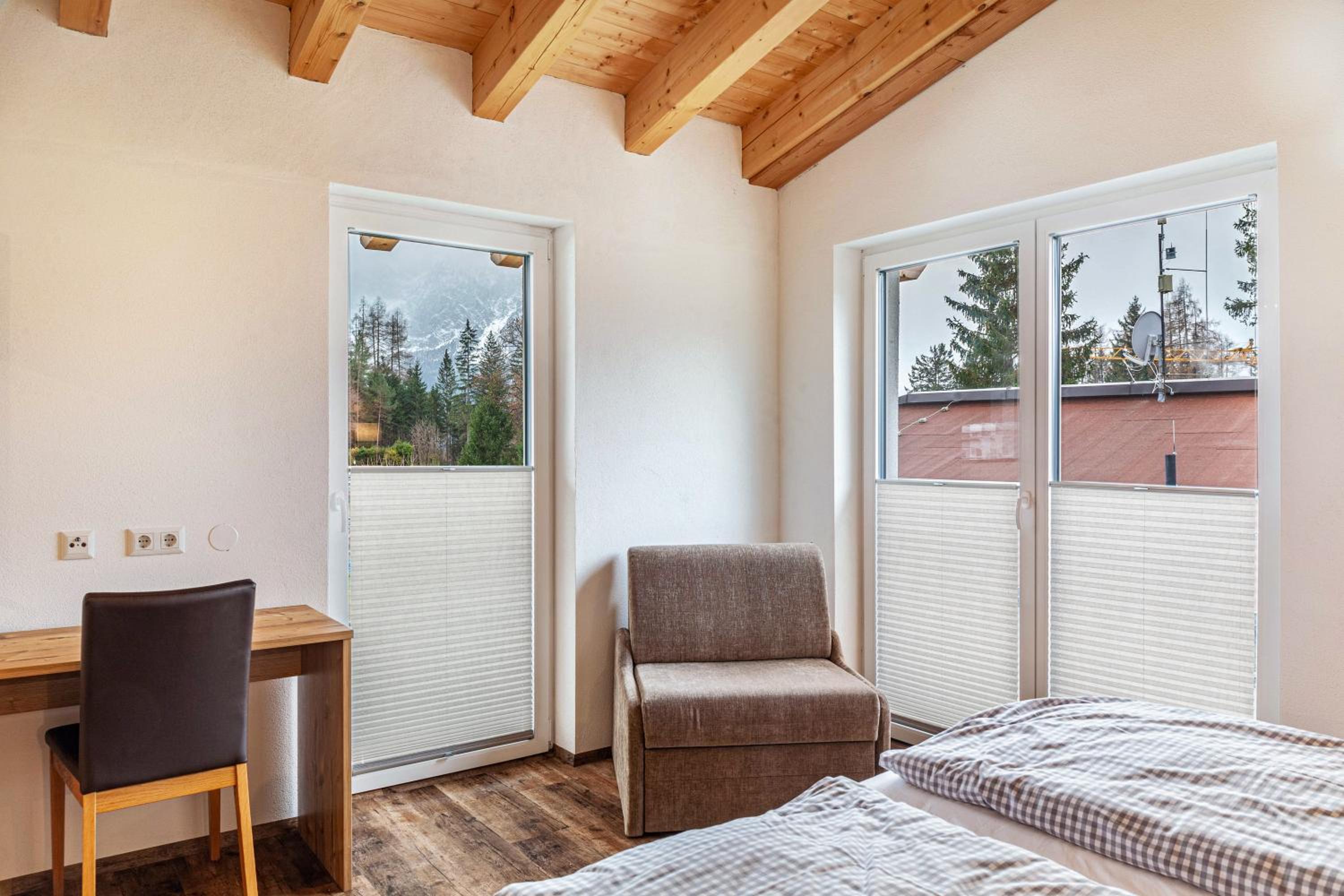 Two-Bedroom Deluxe Apartment with Garden View photo 3